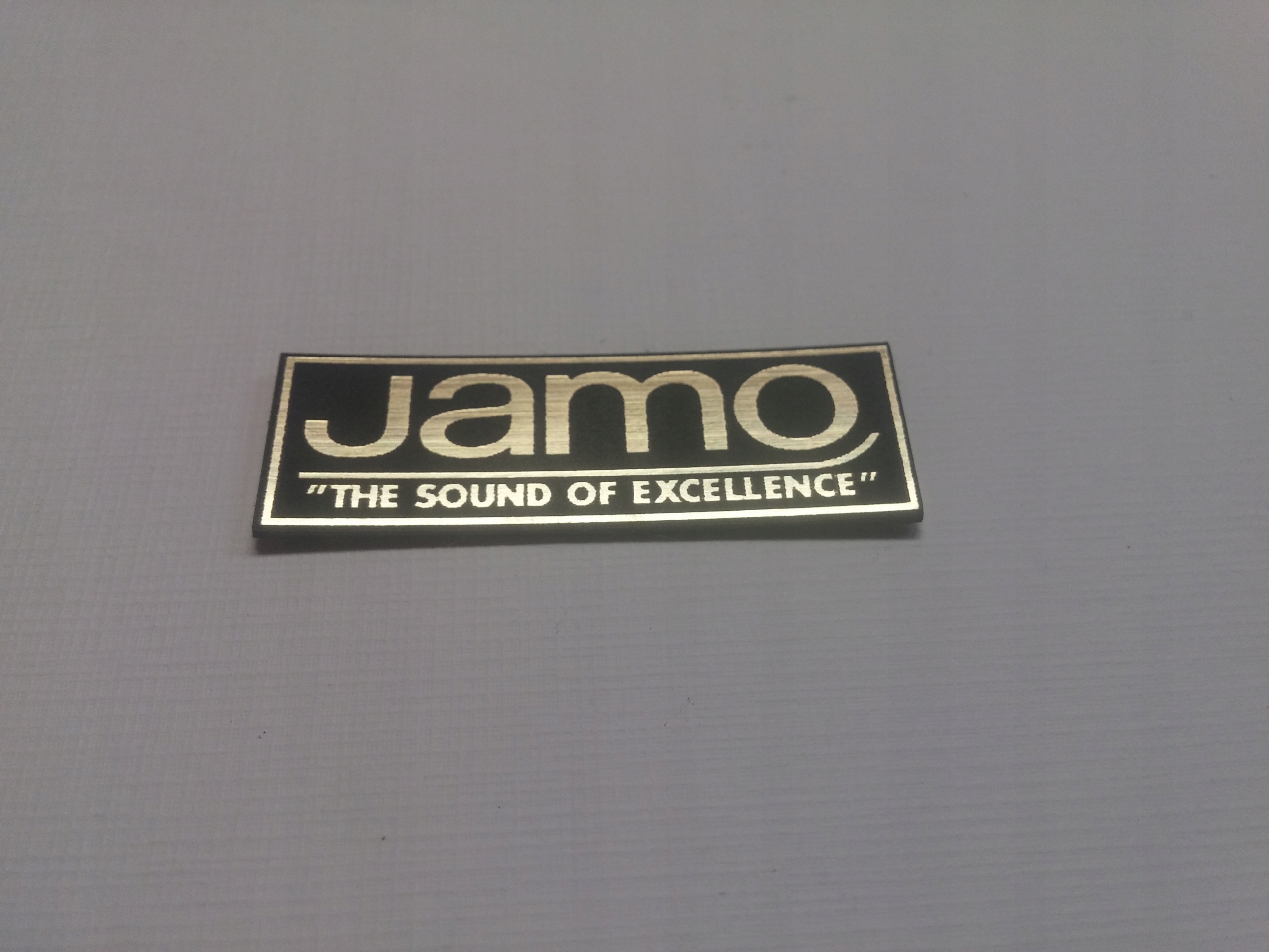 

Jamo naklejka emblemat 38 x 12 mm *złota