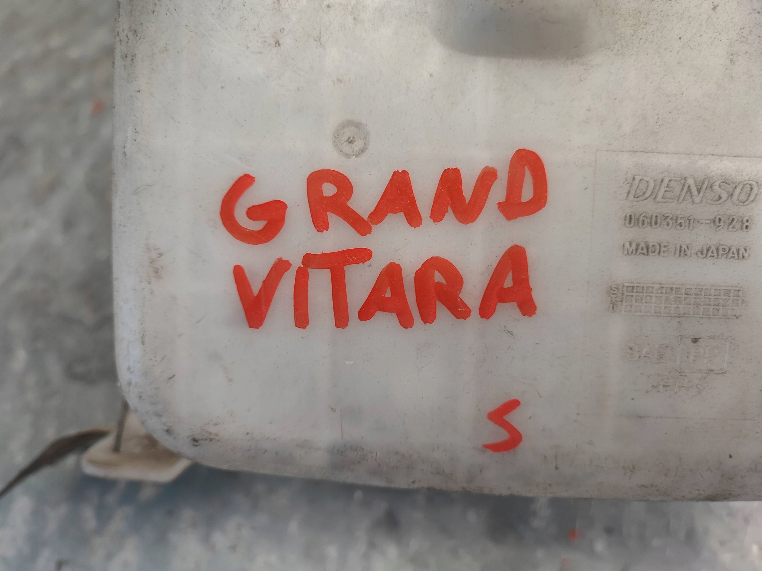 washer fluid tank SUZUKI GRAND VITARA and 060351-928