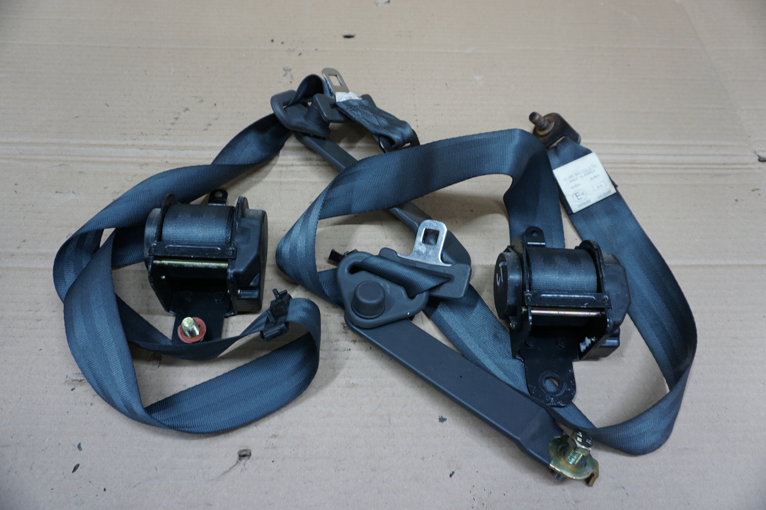 KIA RETONA ремень безопасности левый и правый задний 01R