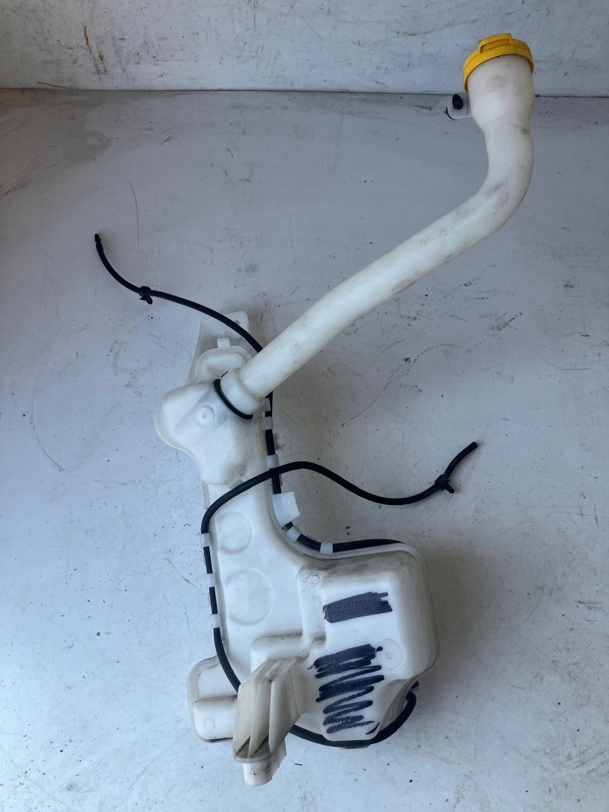 washer fluid tank RENAULT CLIO V 289100307R
