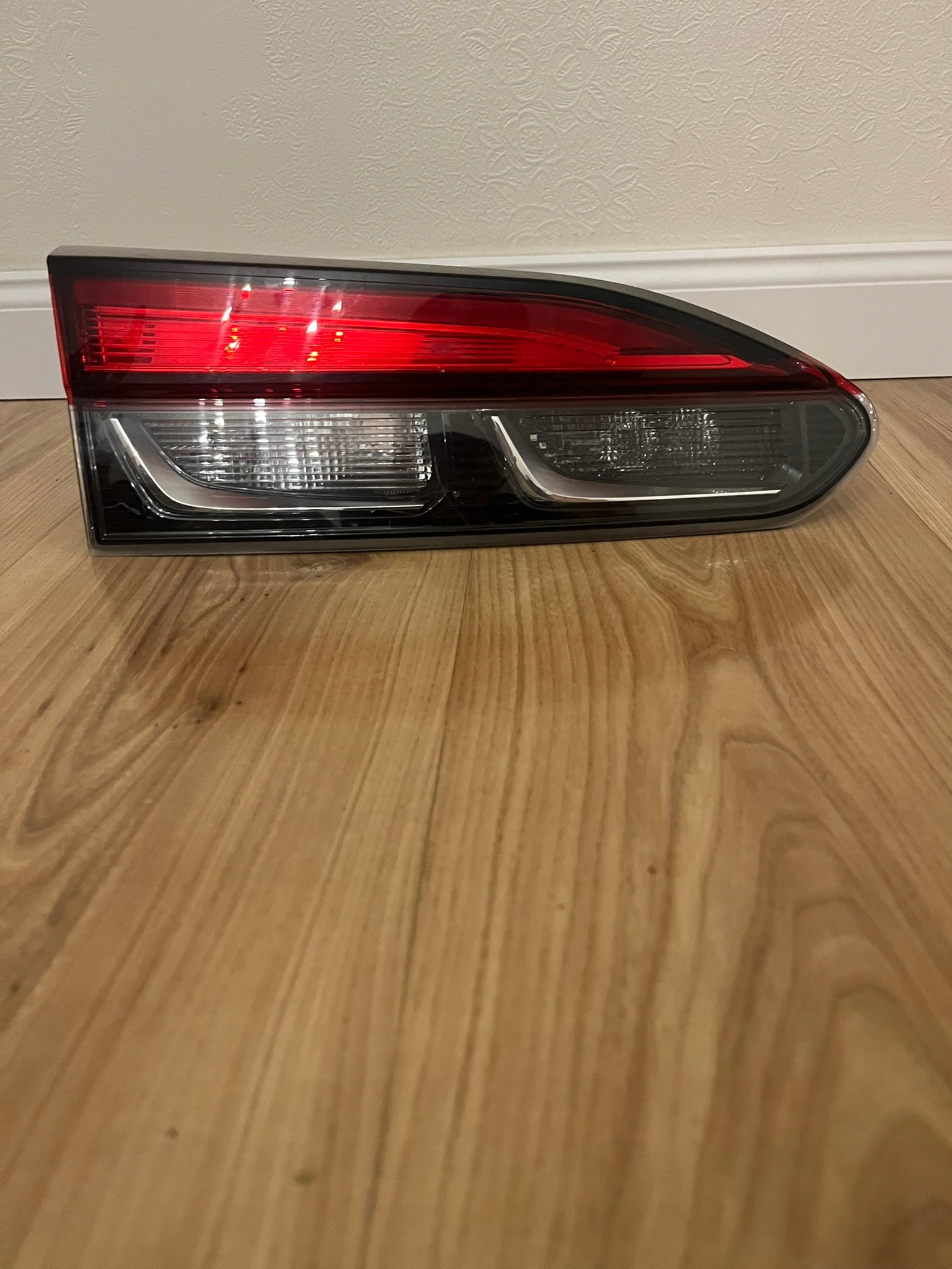 LAMPA KLAPY LEWA LEWY TYŁ TOYOTA COROLLA CROSS 22-