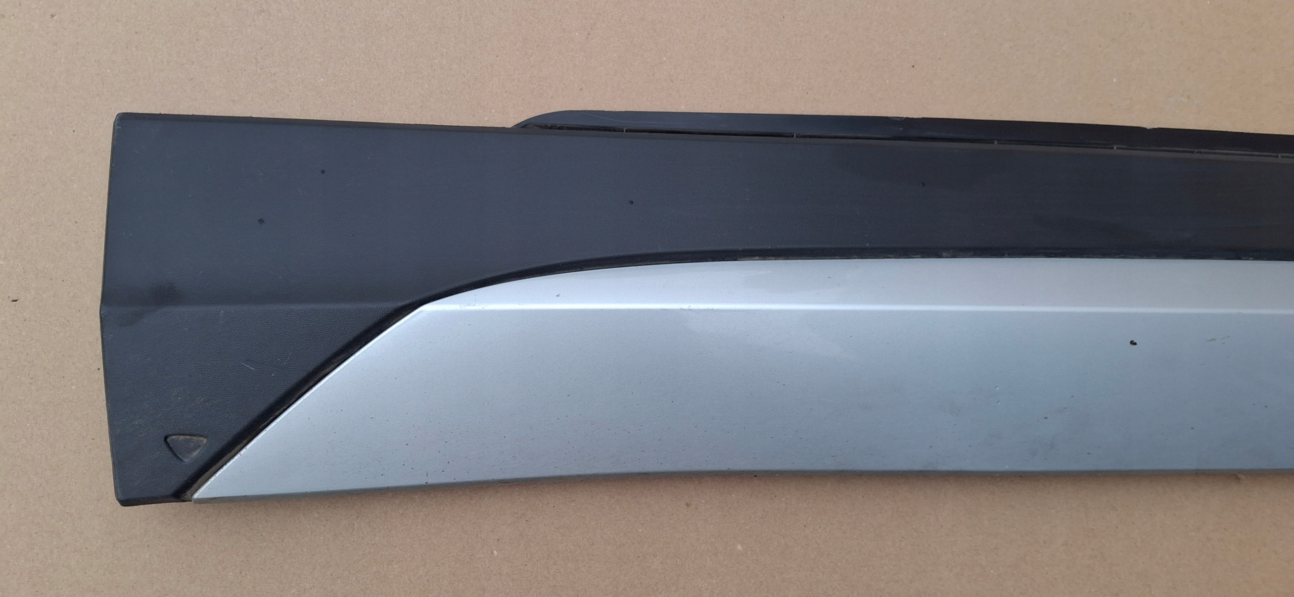 VW TIGUAN II 5NA LISTWA NAKŁADKA DRZWI LEWY PRZÓD 5NA854939S Strona zabudowy przód