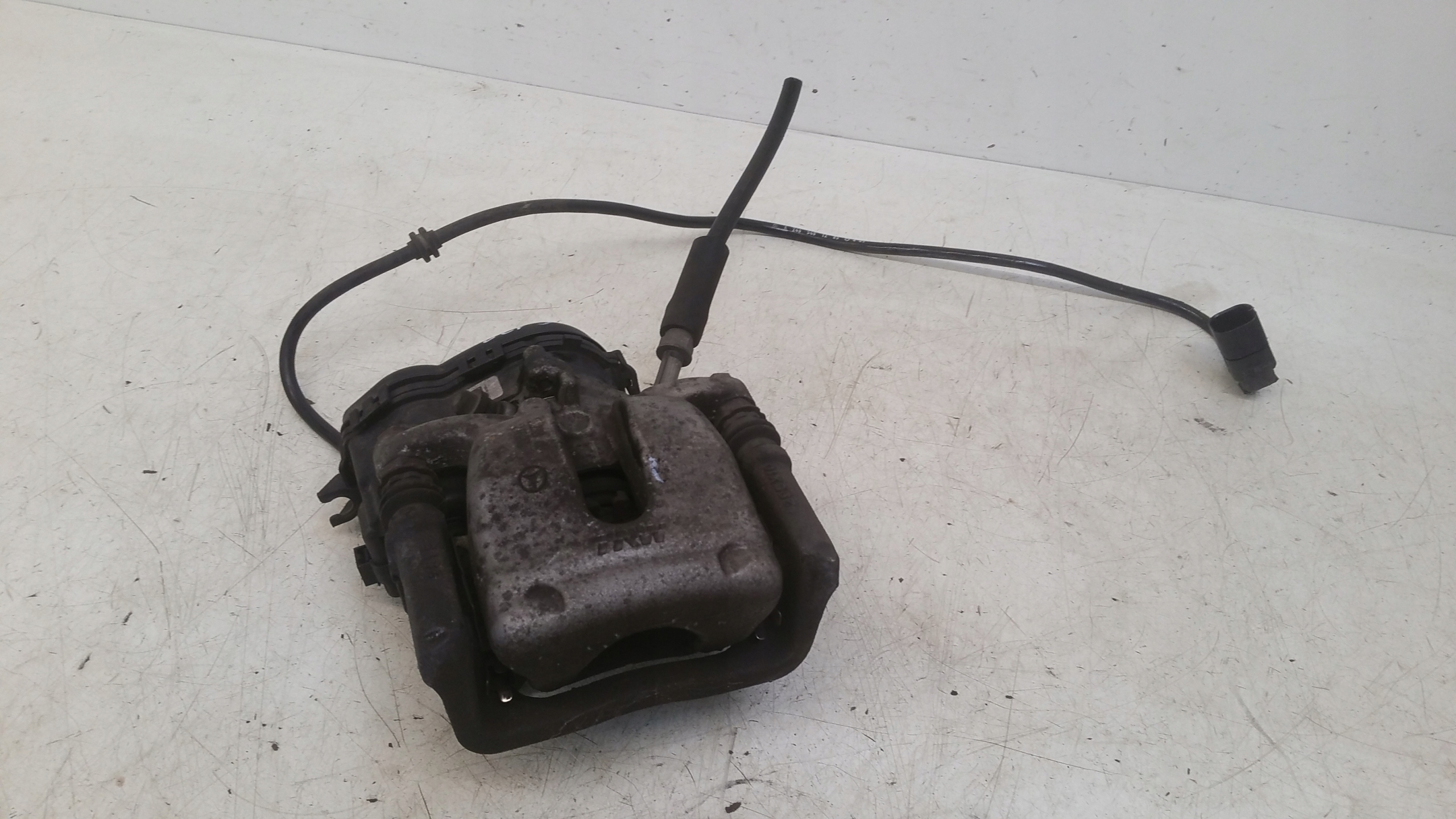 caliper left rear part 2465460543 Mercedes C117 CLA