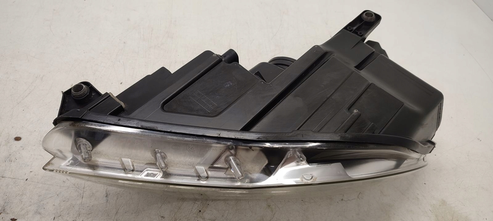 light front front right VW Tiguan and