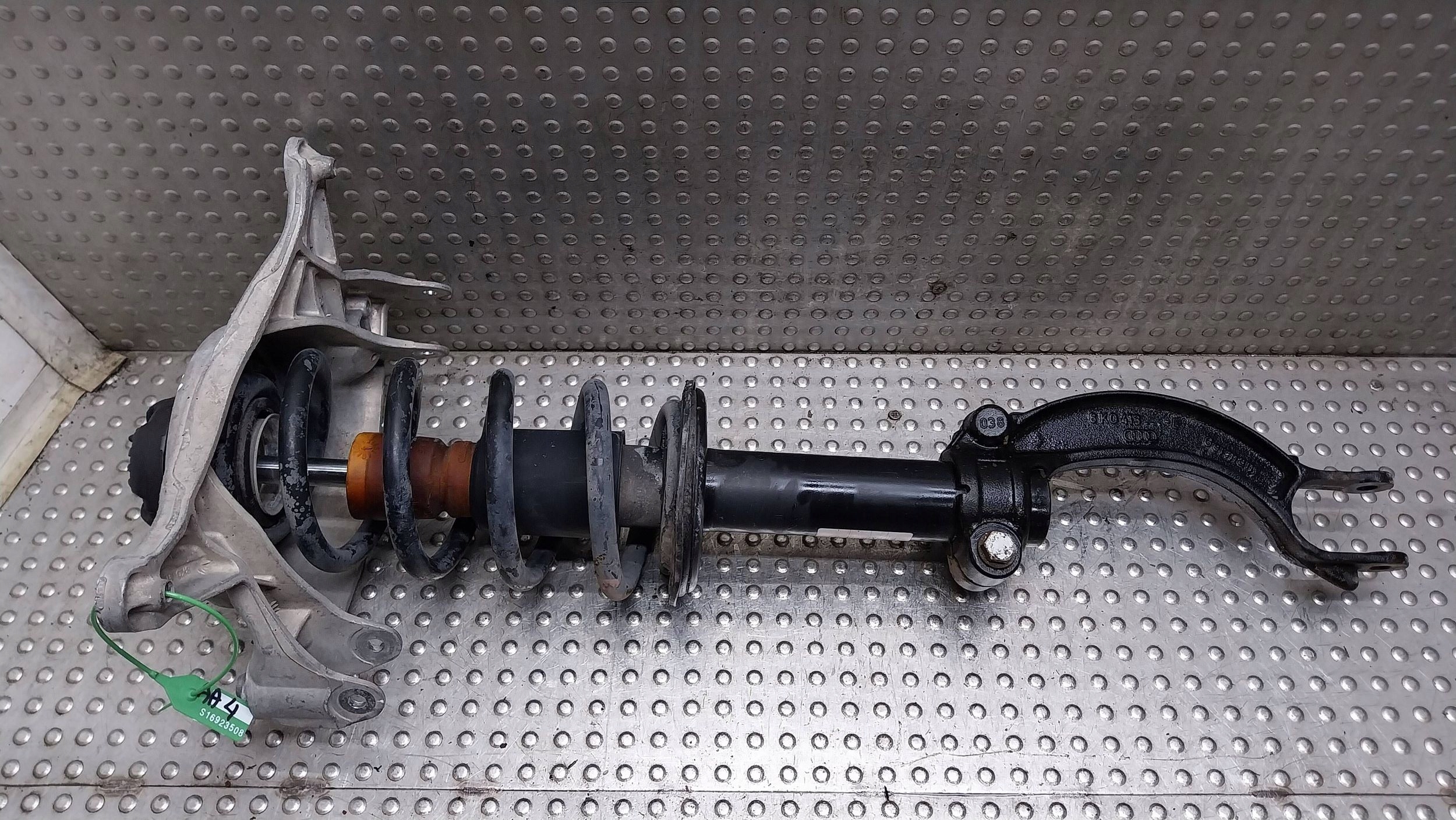 shock absorber right front 8R0413031F AUDI Q5 8R 2.0 TDI 08-16