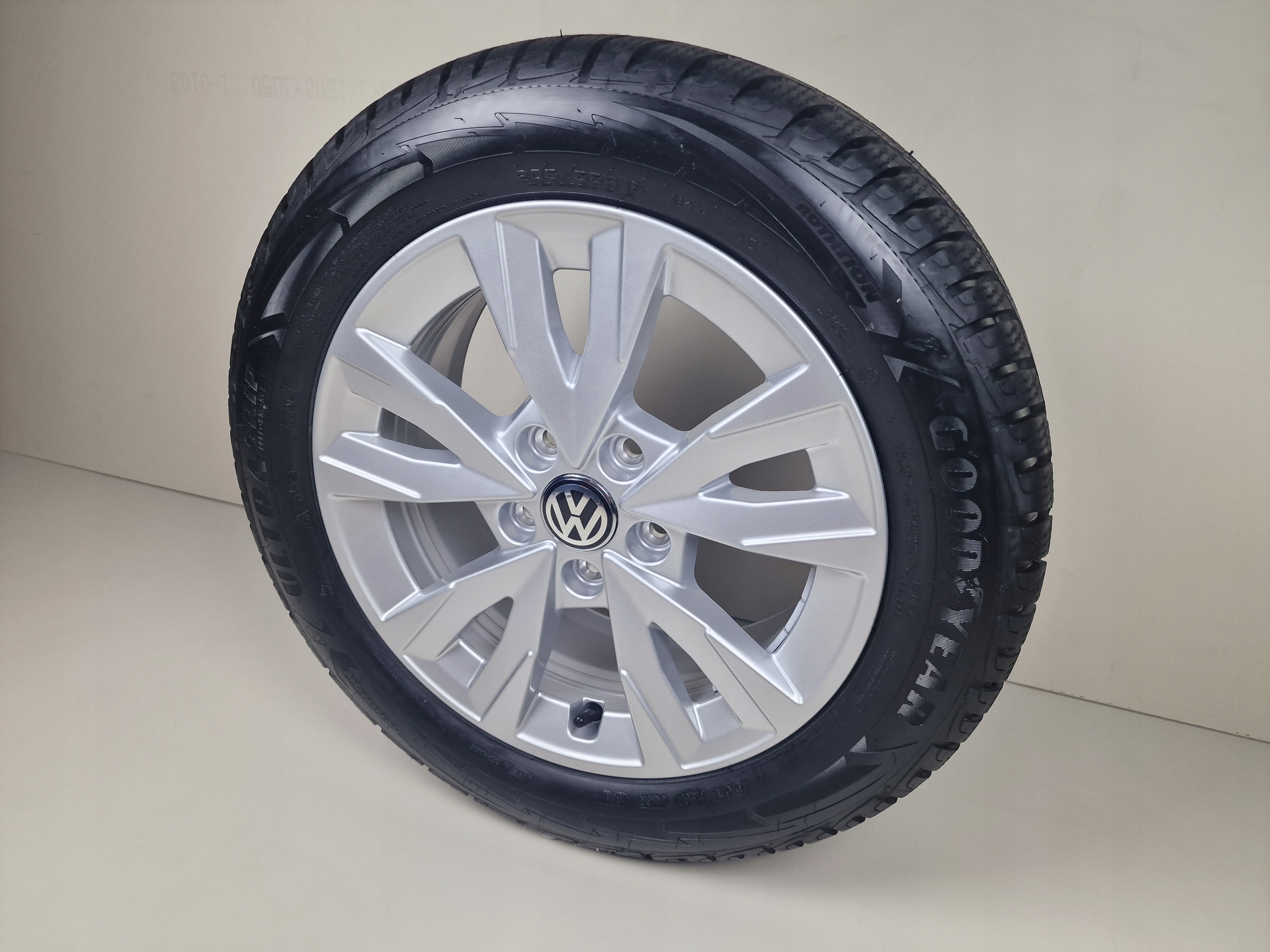 NOWE Koła Volkswagen 16 Golf Passat T-Roc Jetta Marka opon Goodyear