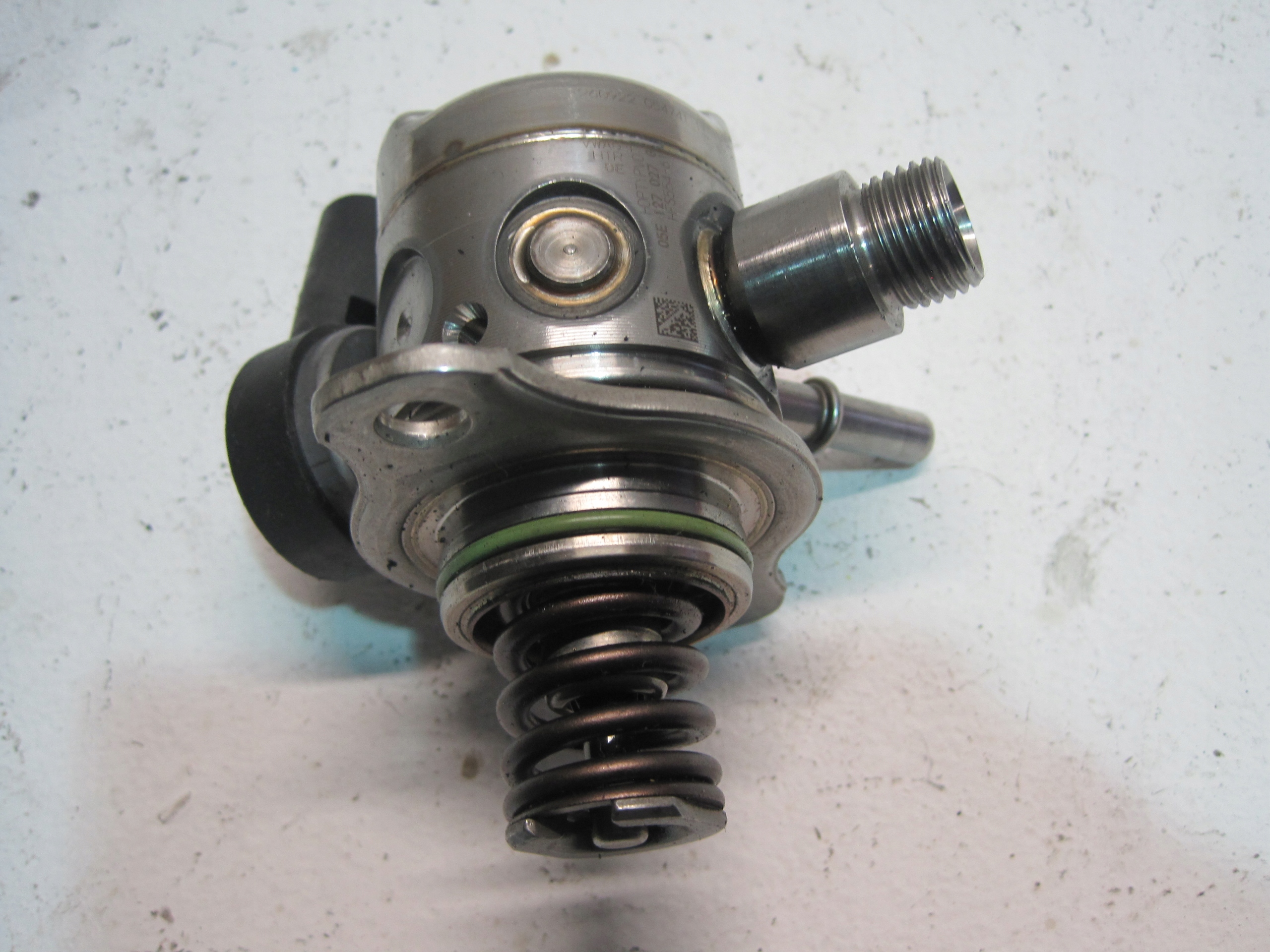 feed pump VW GOLF 1.5TSI 05E127027E