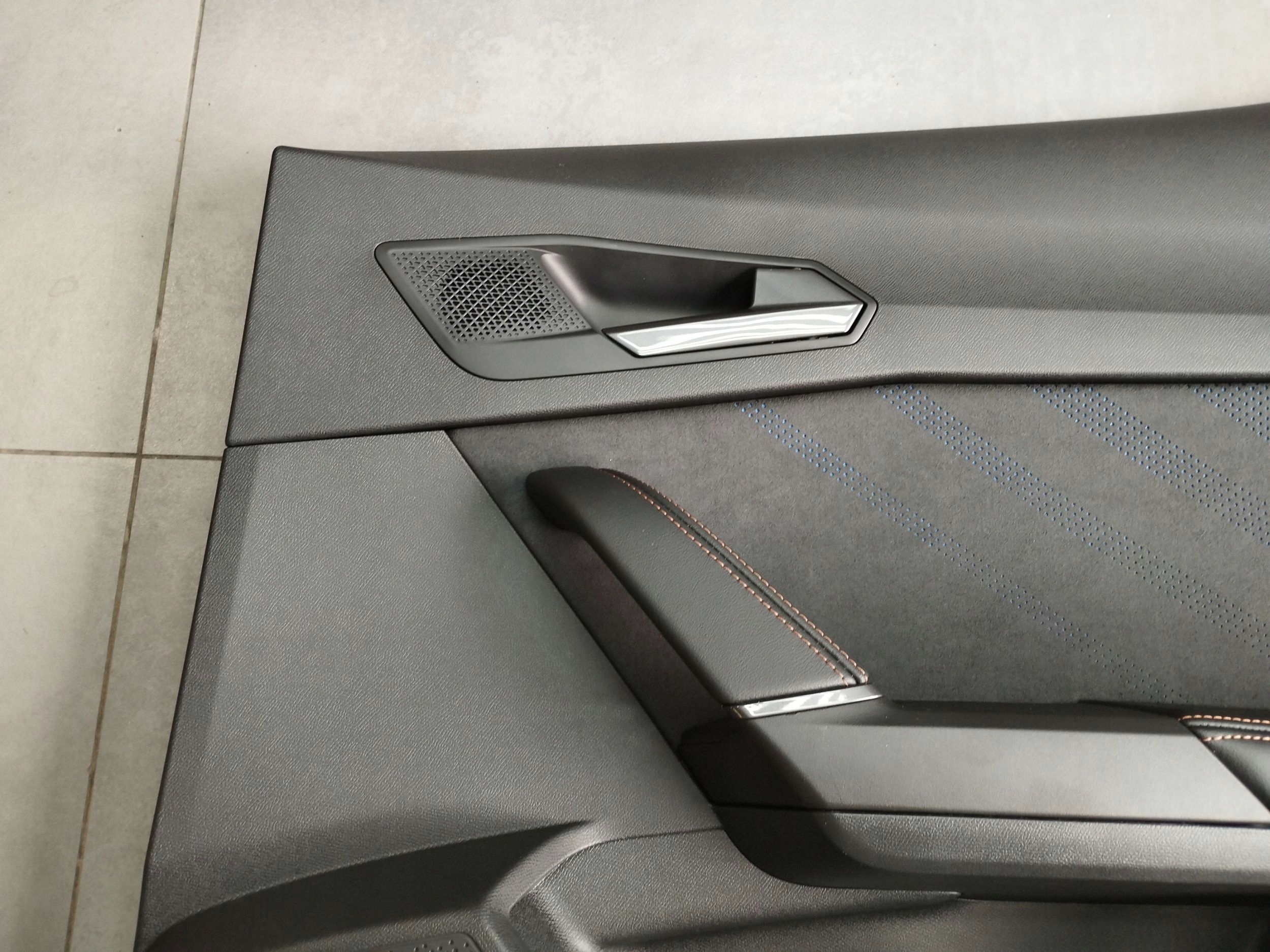 Cupra Formentor side right rear 5FF867212L