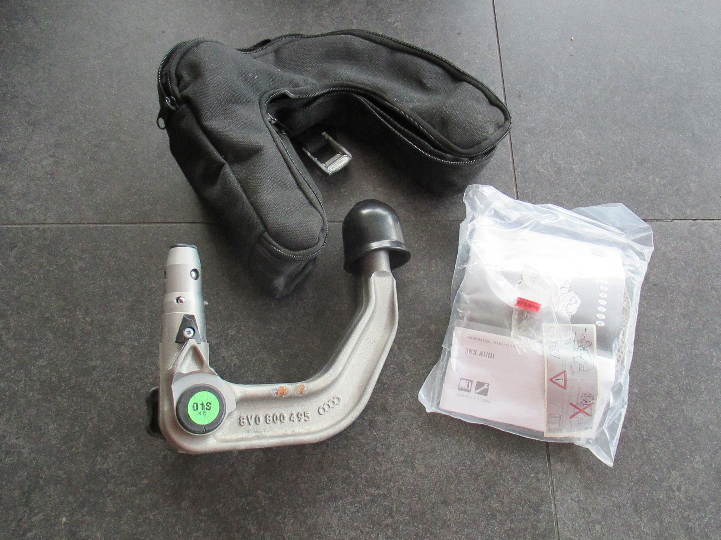 Audi kula haka oryginal 8V0800495