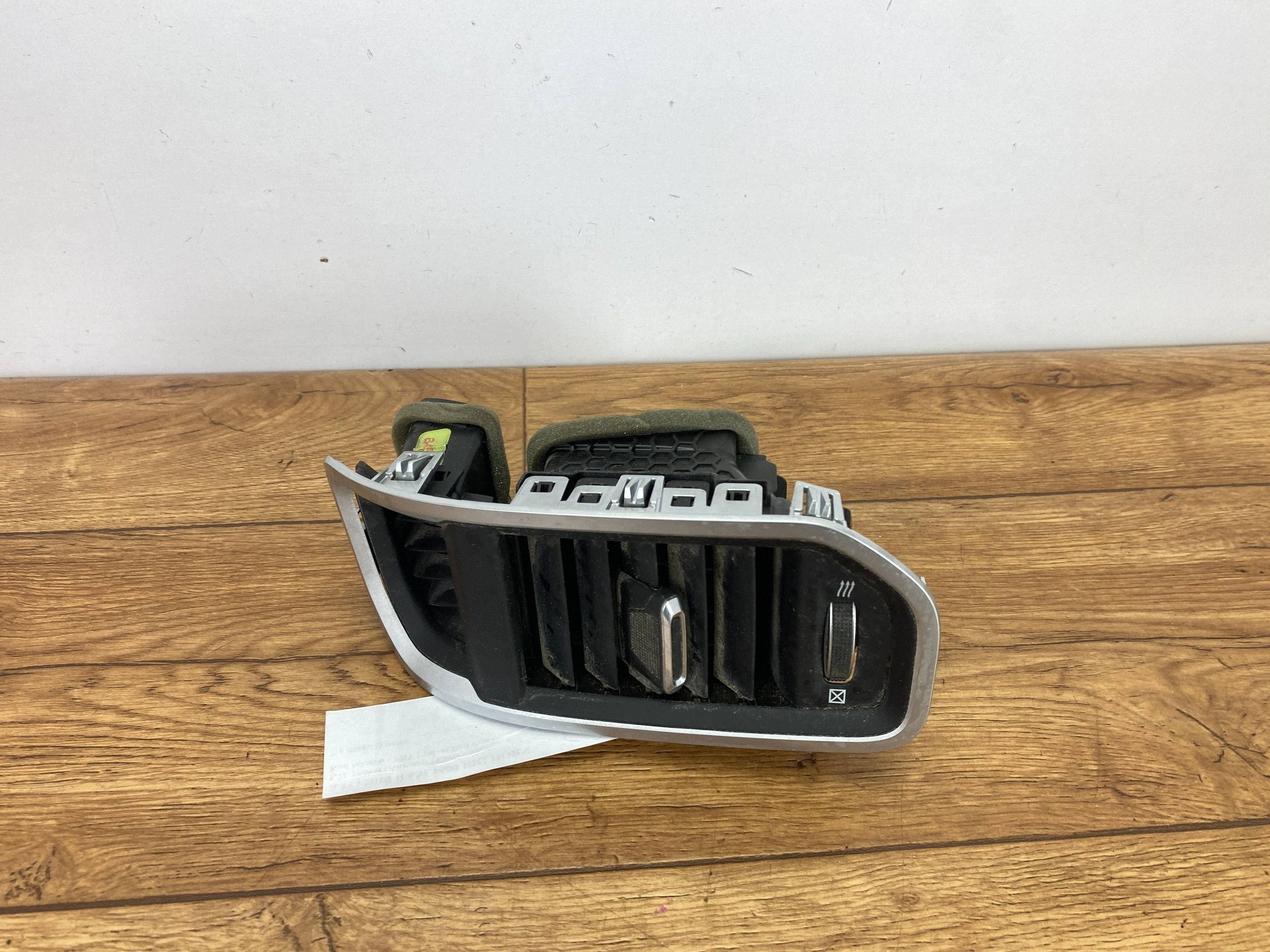grid air conditioning devices side of the dashboard Dodge Ram 1500 DT 2019+