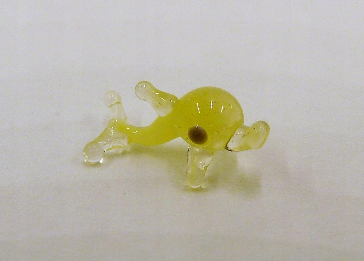 Figurka szklana Mini Delfin Żółty Rzeźba FMs 1cm