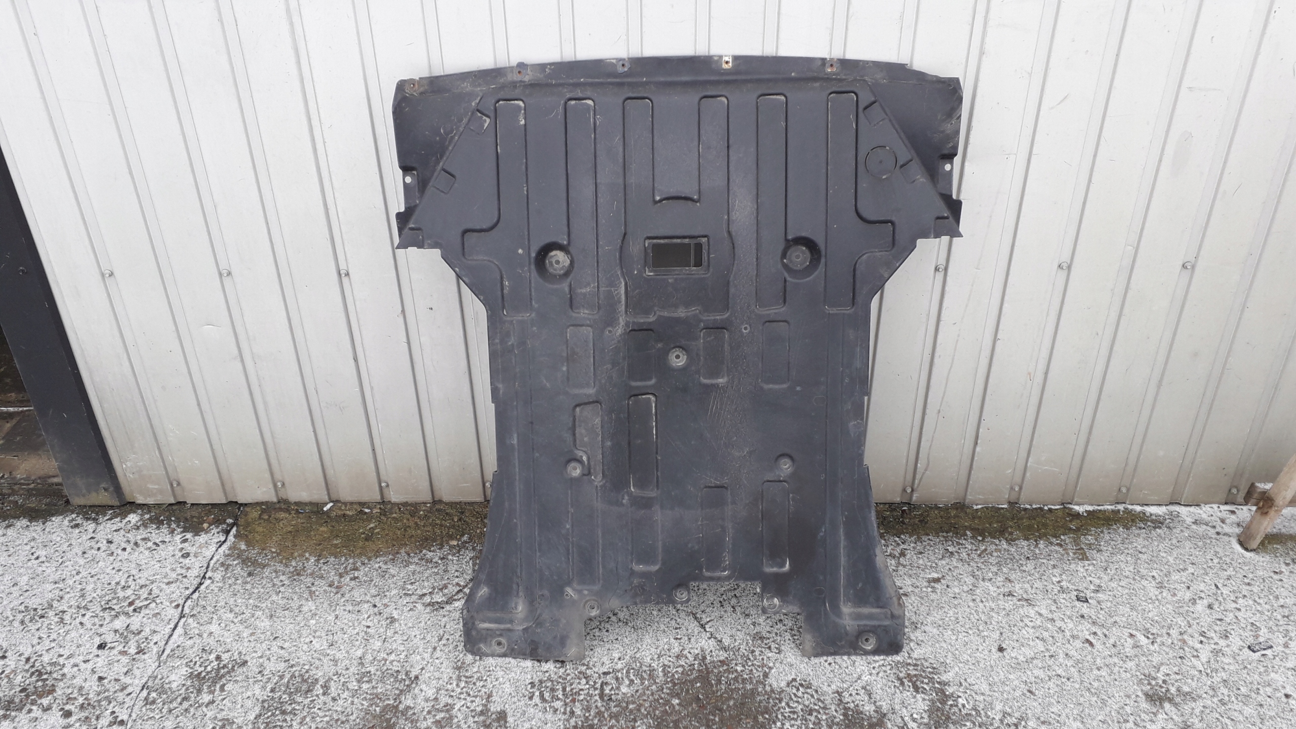 BMW X3 F25 X4 F26 пластина двигуна 7213662