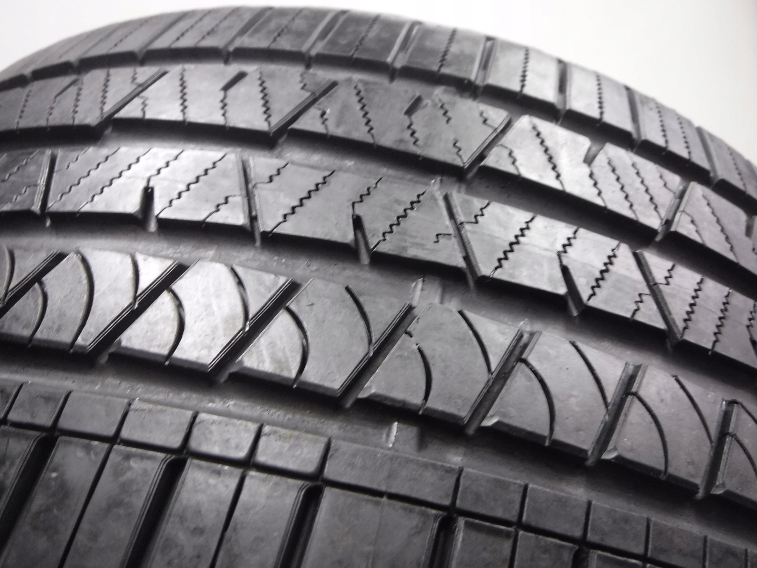 OPONY CAŁOROCZNE CONTINENTAL CROSS SPORT 275/40/22 Szerokość opony 275 mm