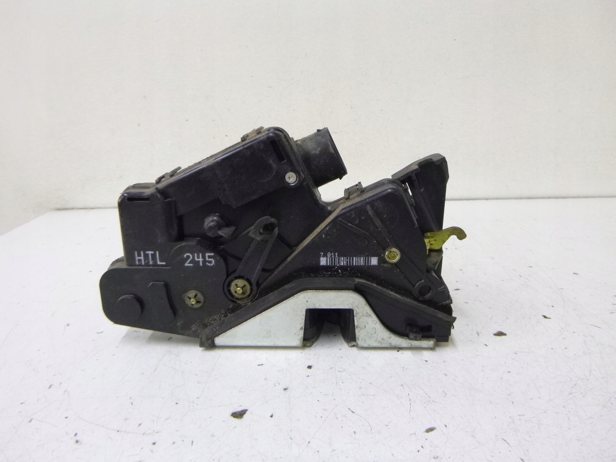 lock door rear part left BMW E46 LIFT sedan 2001