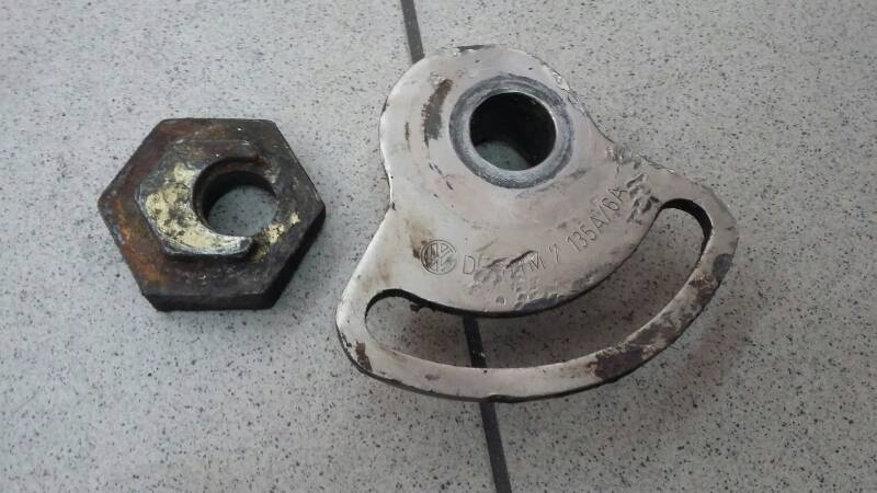 TULEJA MIMO SRODOWA left VW T4 701407135A