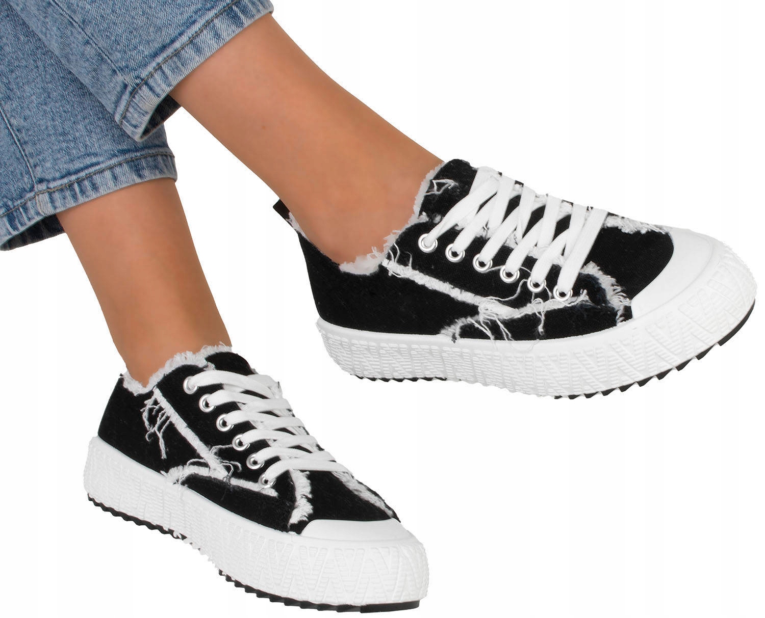 TRAMPKI CZARNE NISKIE GRUBA PODESZWA 37 Rozmiar 37