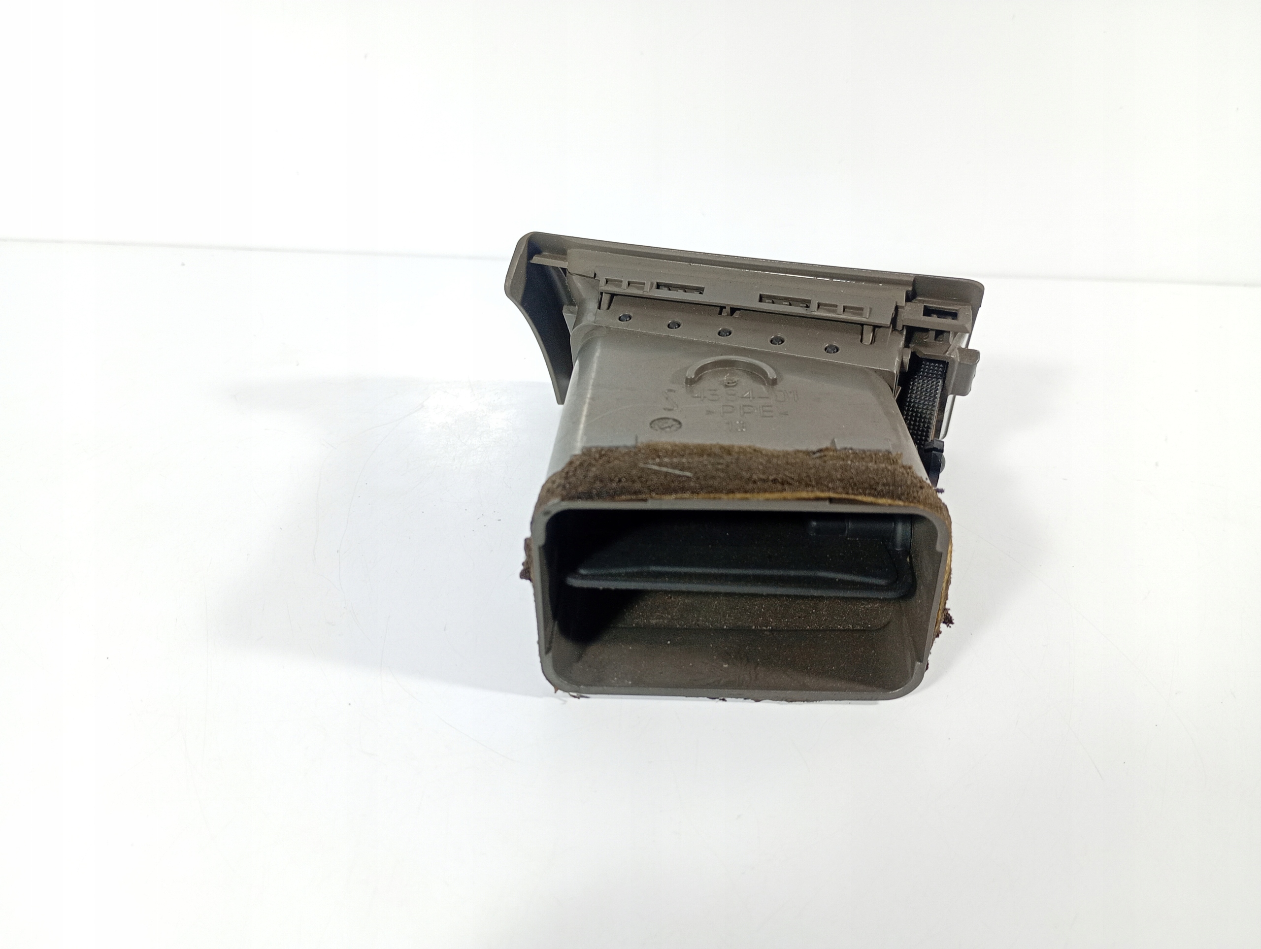 Audi A4 B6 00-05 rešetka rešetka ventilacije OGRZEWANIA desna suvozača OE 8E0820902