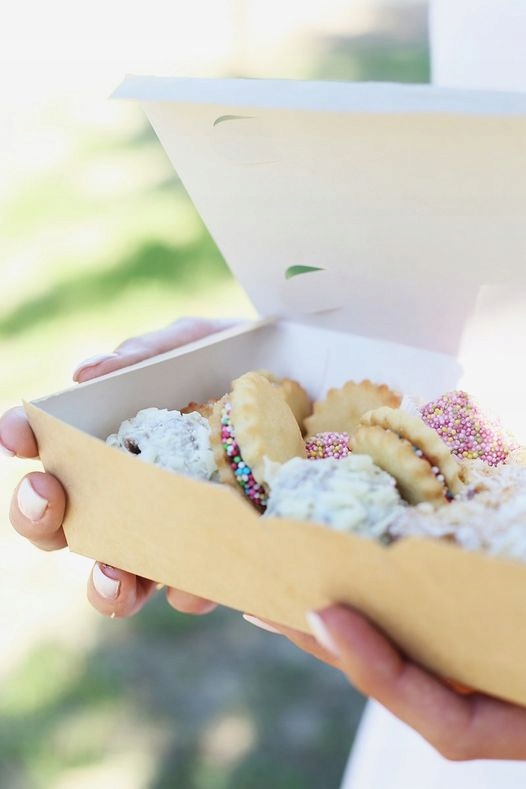 PAPIEROWY POJEMNNIK NA PRZEKĄSKI | 100% recykling EKO | 20x14x5cm 100 szt. Materiał papier