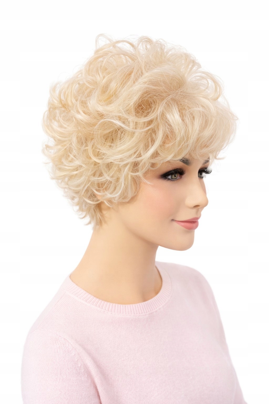 Krátká kudrnatá paruka s ofinou v barvě blond a Nessaja wigs shop