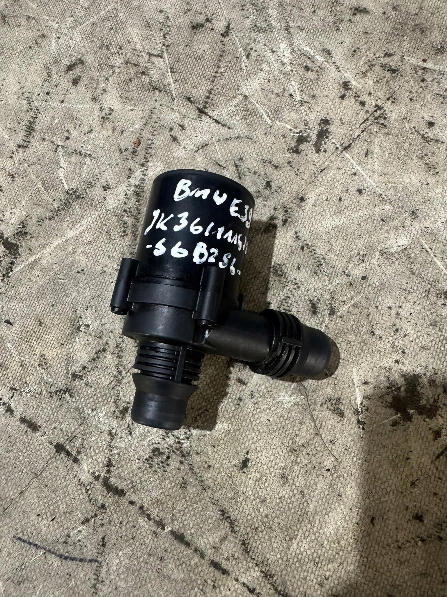 zusätzliche wasserpumpe BMW E39 2.2B 170KM