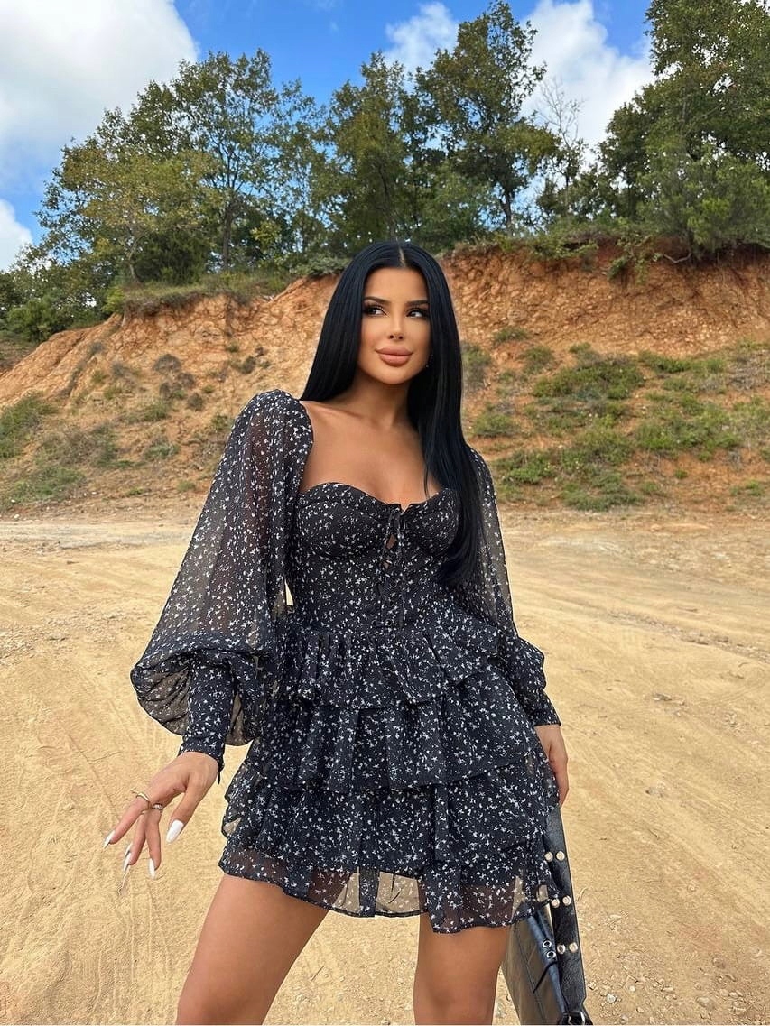 Šaty mini s volány Černá Octavia S