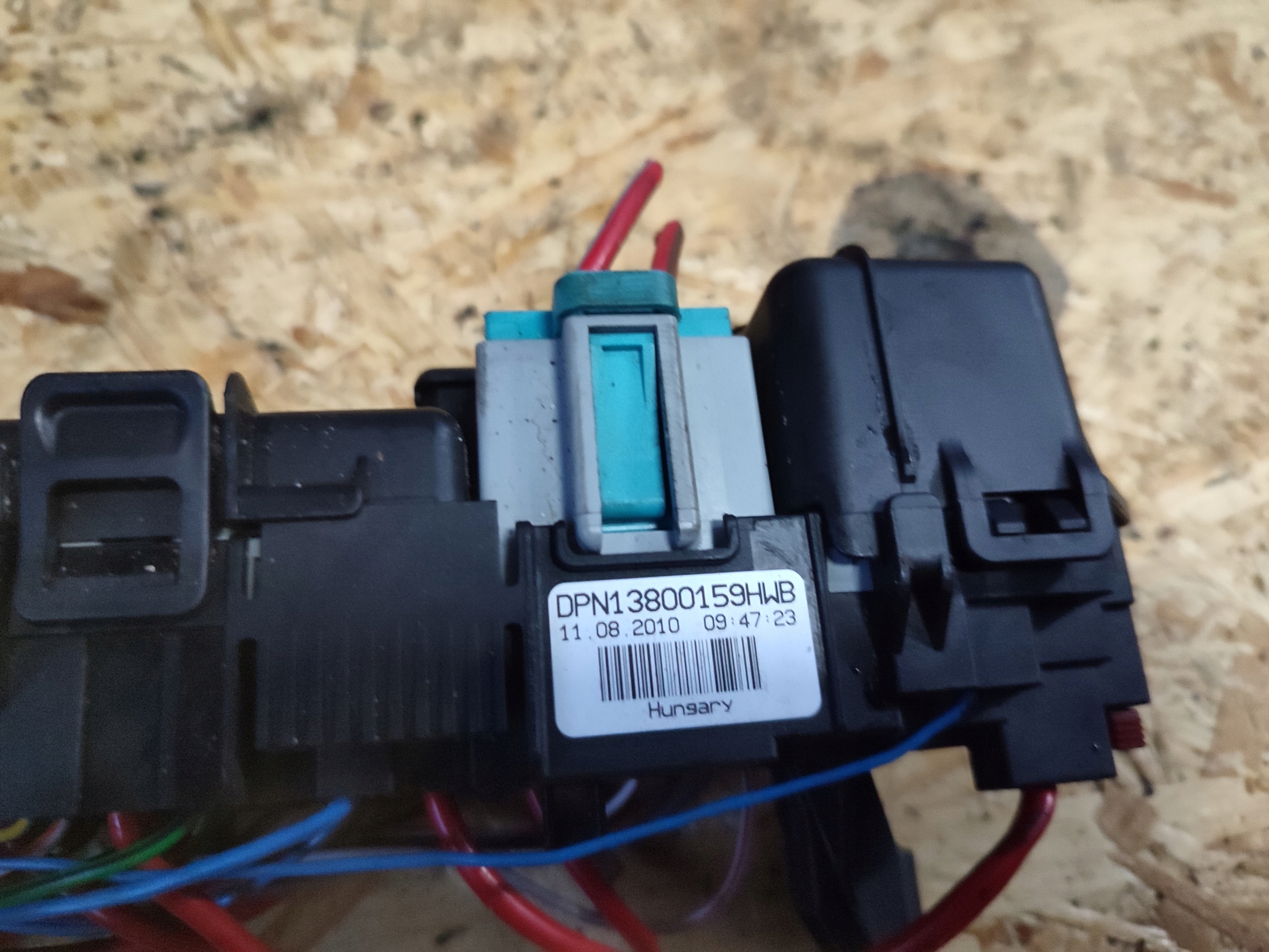 compartment of fuses Volvo 13800159