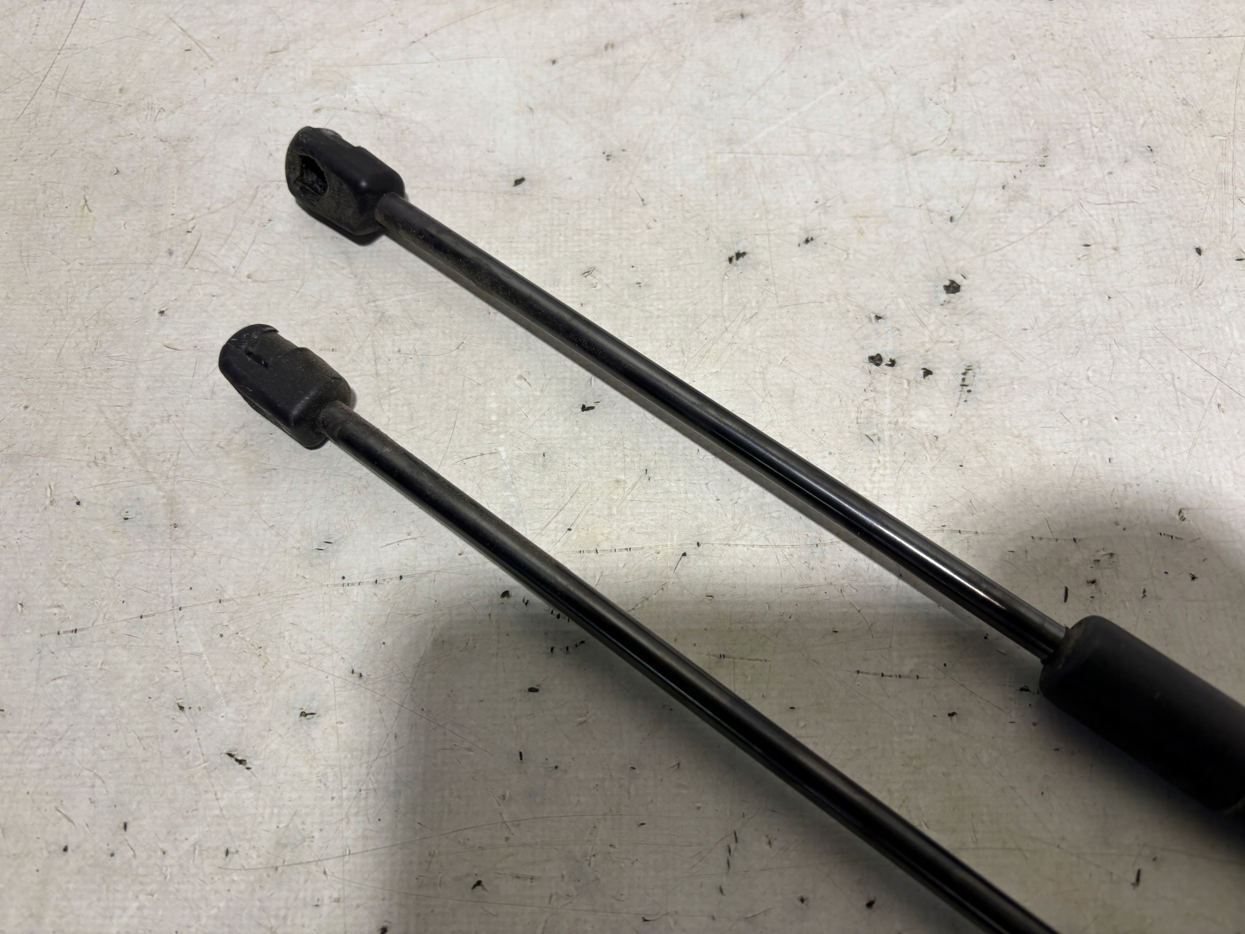 MERCEDES W207 SILOWNIKI bonnets KOMPLET 2079800764