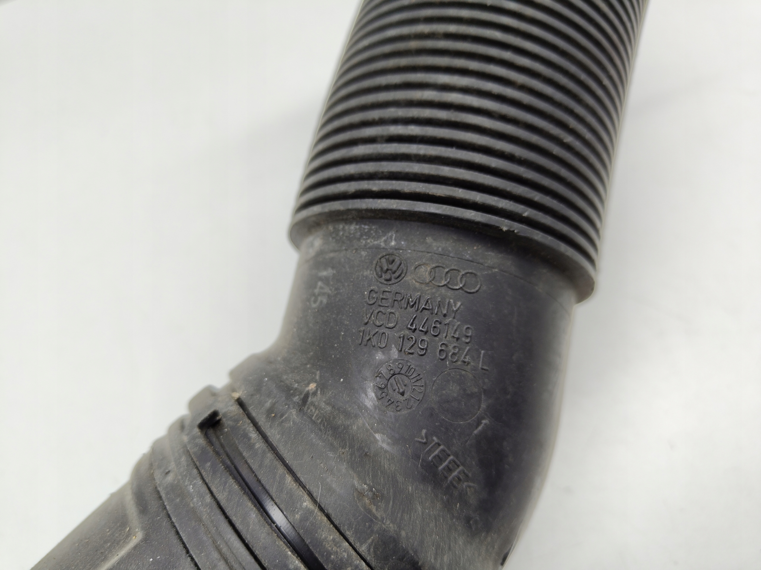 труба впуск Воздух 1K0129654AP Audi vw seat SKODA TFSI