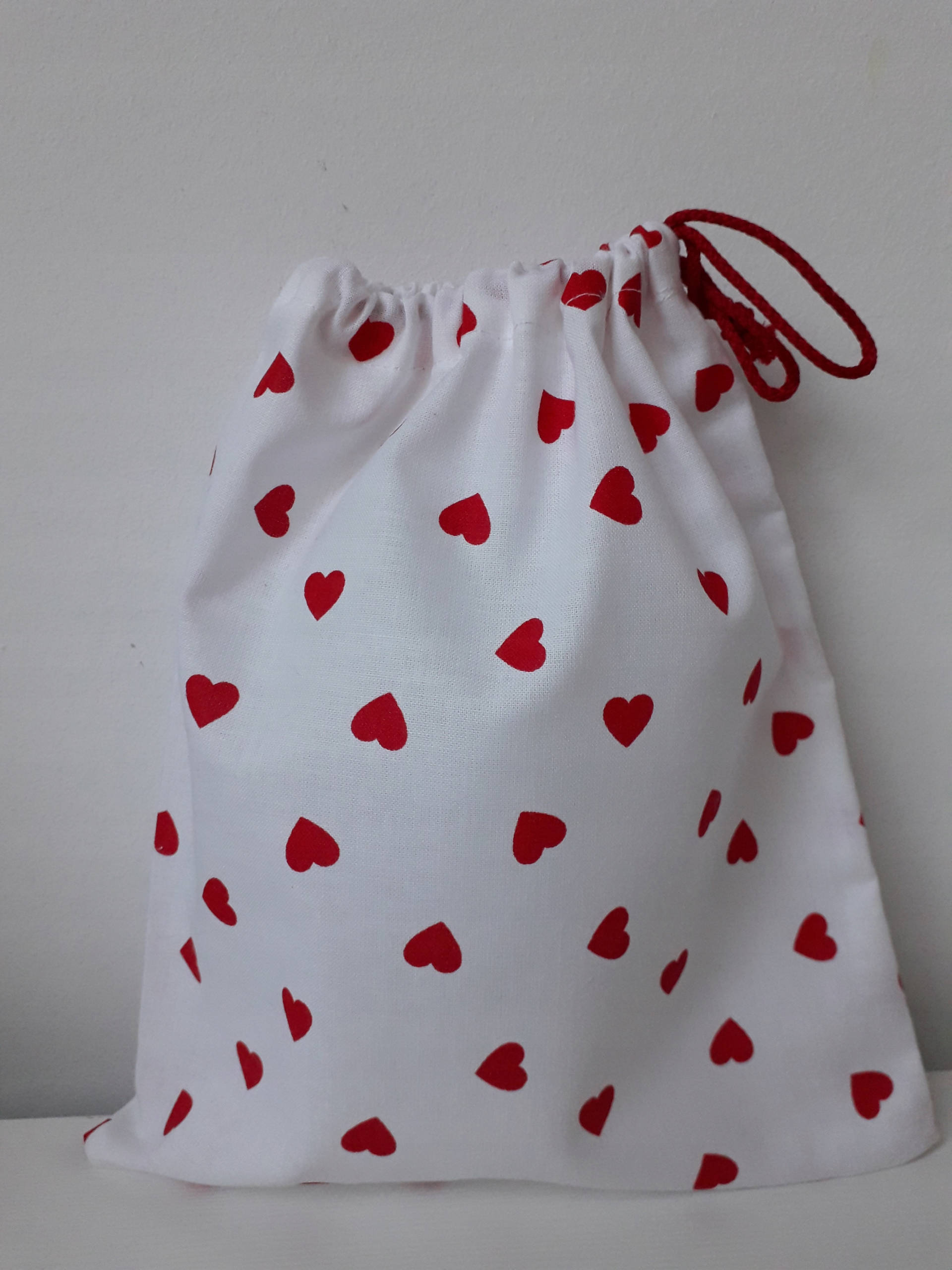 Woreczek podarunkowy prezentowy ozdobny 20x18 serc EAN (GTIN) 9788372535573