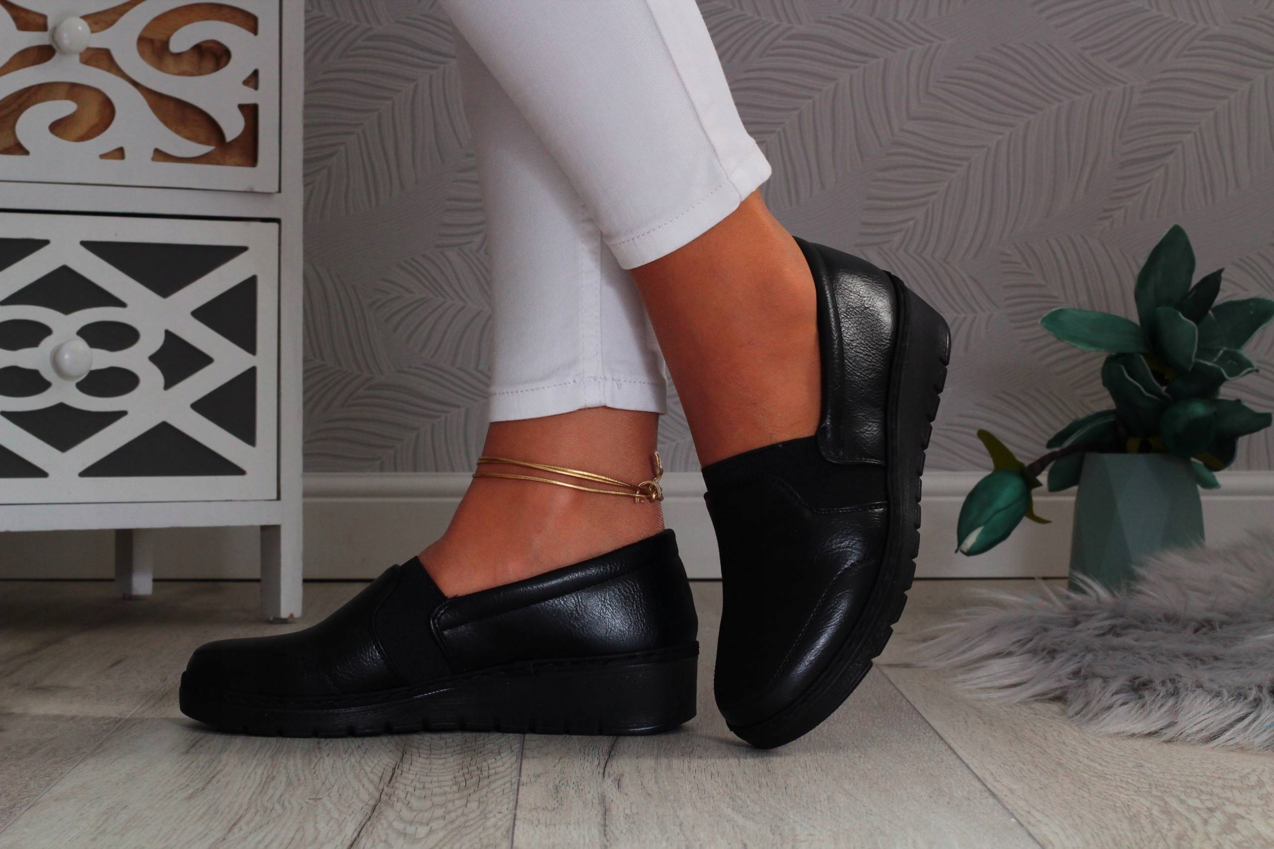 CZARNE PÓŁBUTY DAMSKIE BOTKI KOTURN SZYTE SKÓRA Rozmiar 42