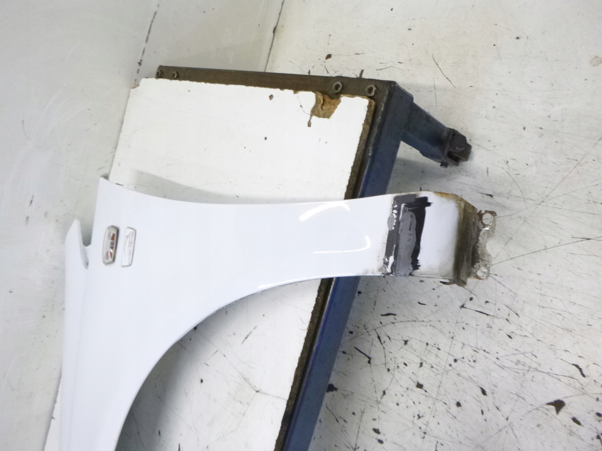 fender left Opel Corsa D 2009r. 3d
