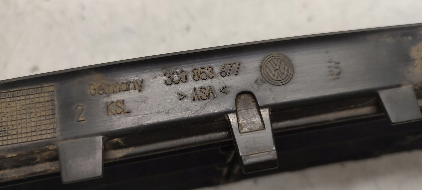 grid of a bumper VW Passat B6 2,0 TDI CR