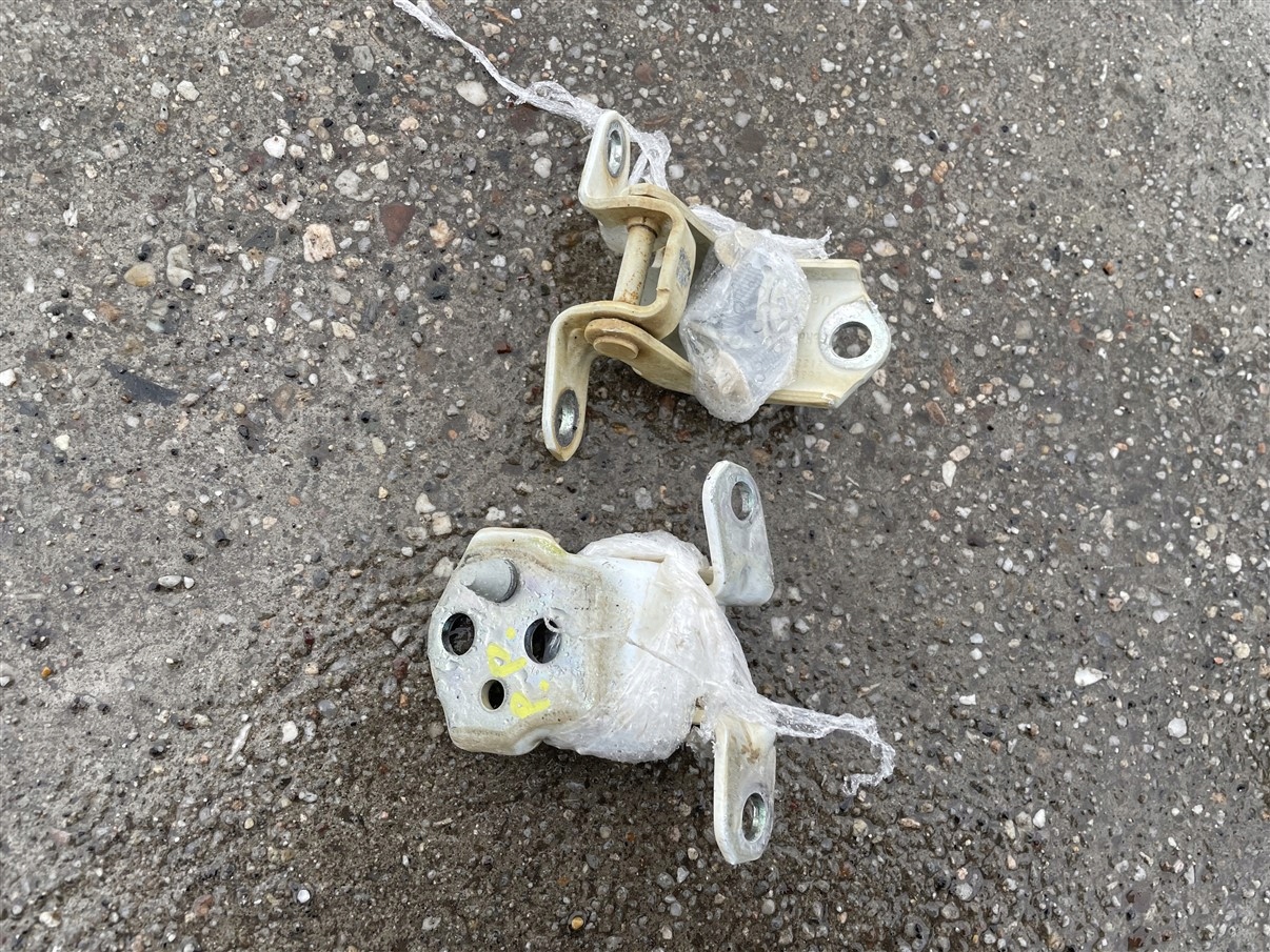 ZAWIAS ZAWIASY DRZWI PRAWY PRZÓD FORD RANGER 3 4 III IV 15-19R 18R