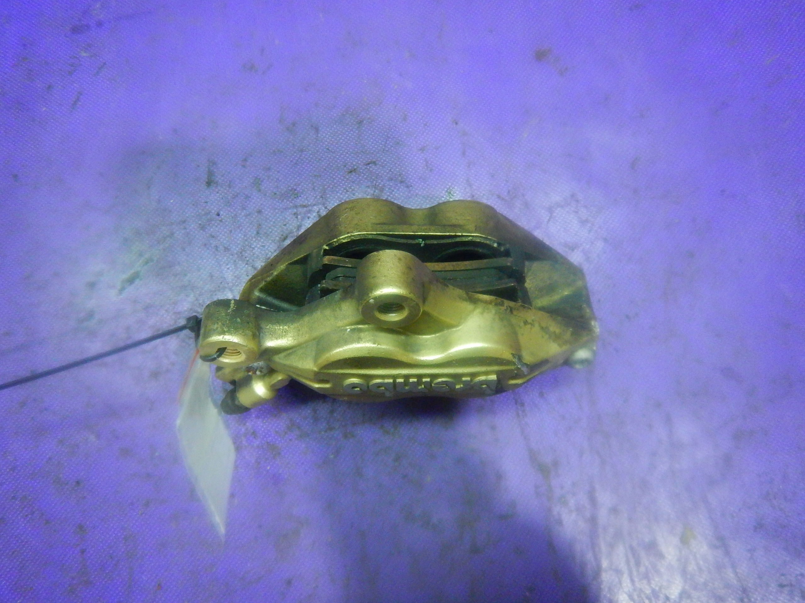 MOTO GUZZI BREVA 850 ZACISK HAMULCOWY PRZÓD PRAWY Producent Brembo