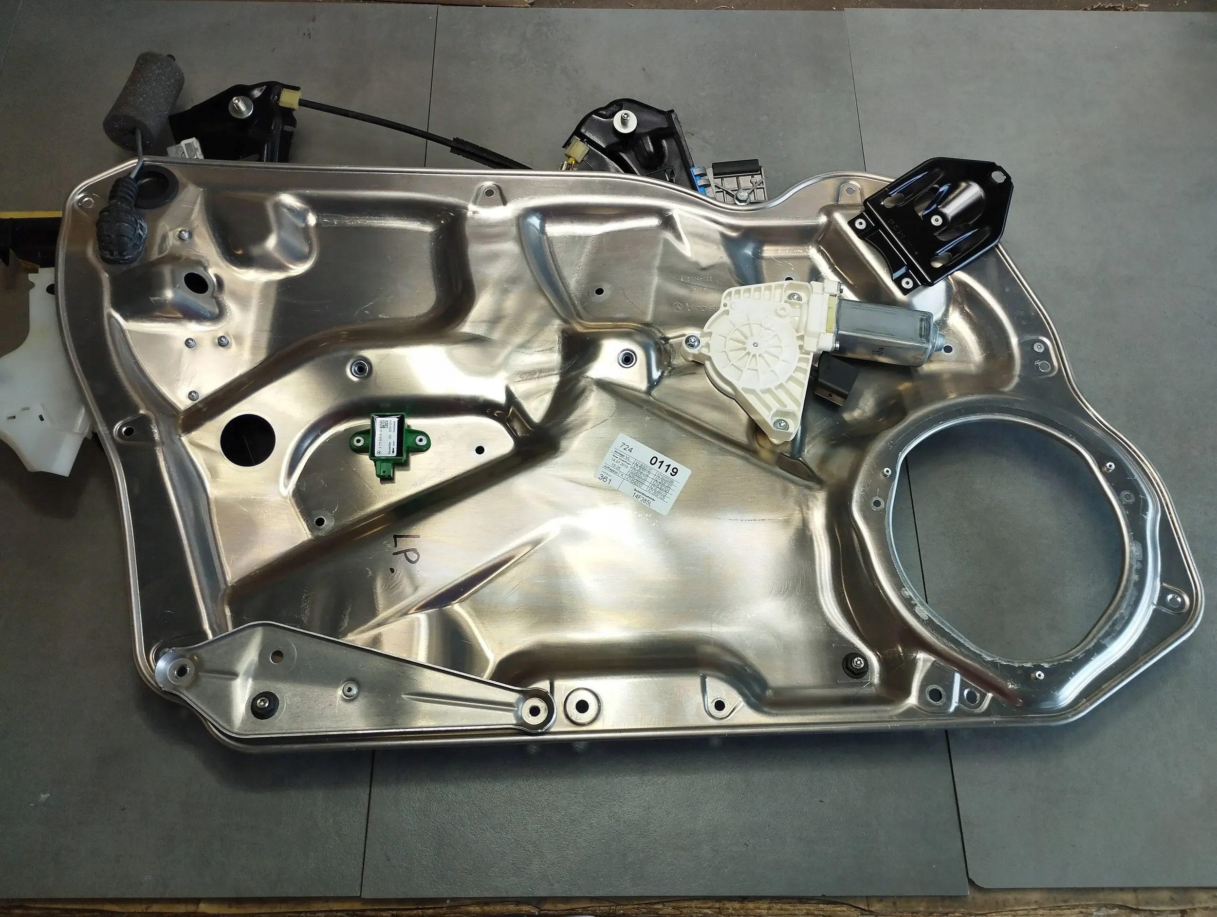 Mercedes-Benz CLS C218 mechanism windows left front A2128201102