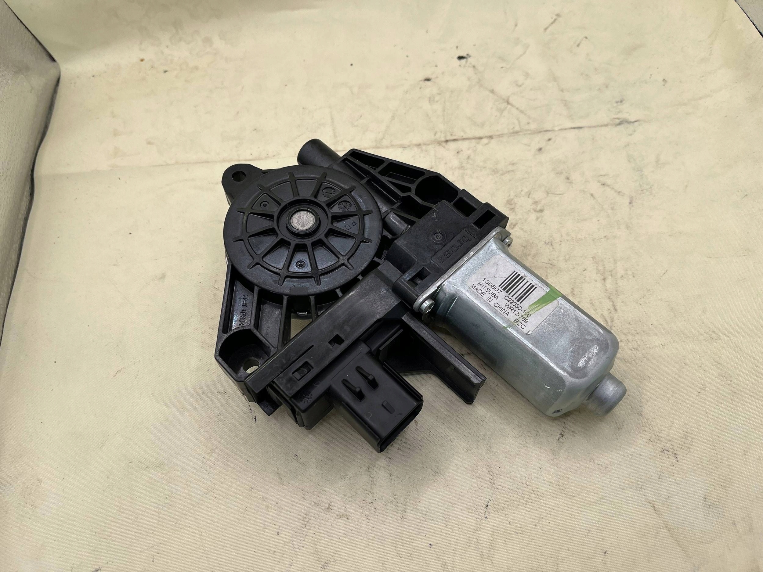 K04589150AA engine przedniej windows electrical right FIAT FREEMONT !J
