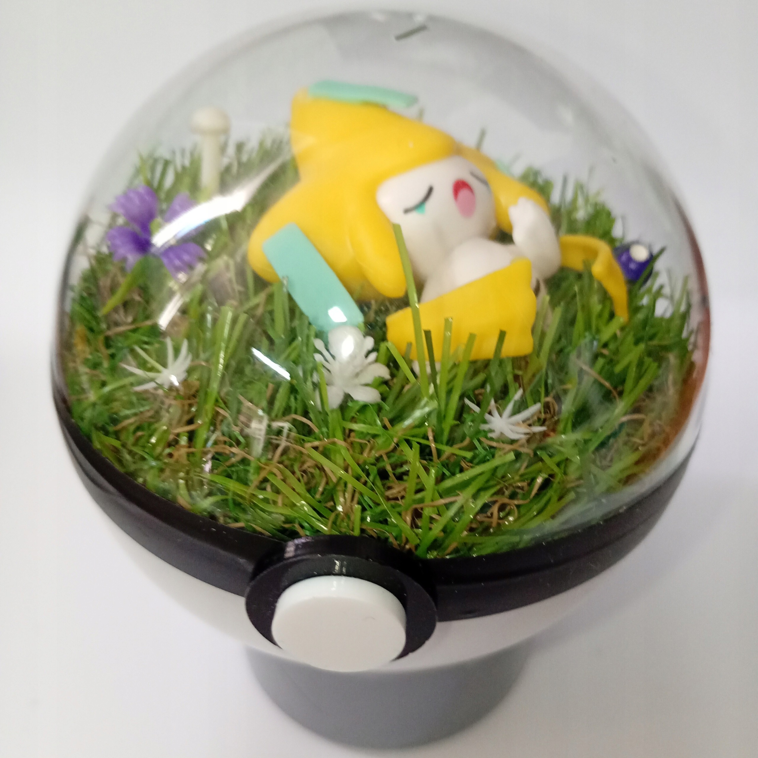 Jirachi Pokeballové Terárium Unikátní Diorama Pokémon Ručně Vyrobené 10 CM