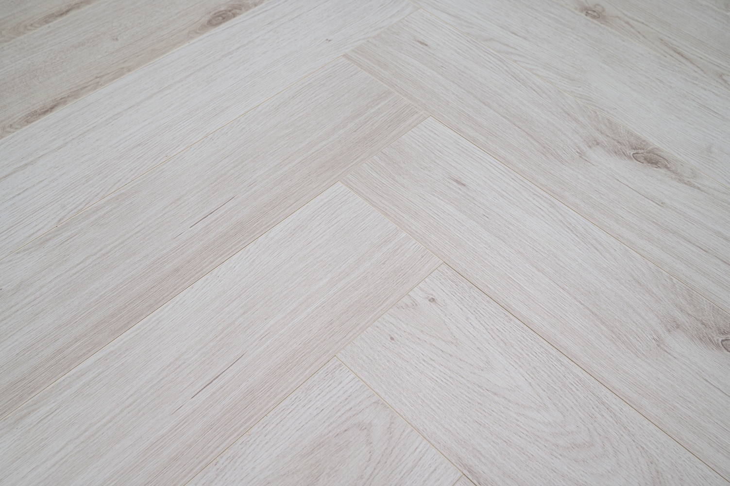 PANELE PODŁOGOWE KRONOTEX HERRINGBONE AC4 8MM V4