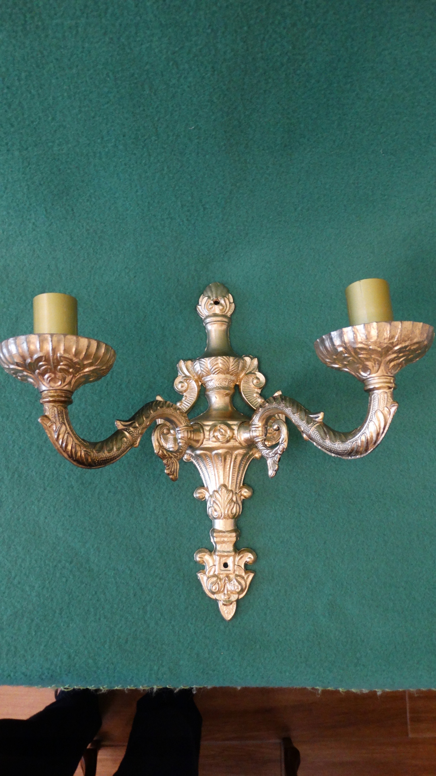 Латунный настенный светильник с двумя ручками