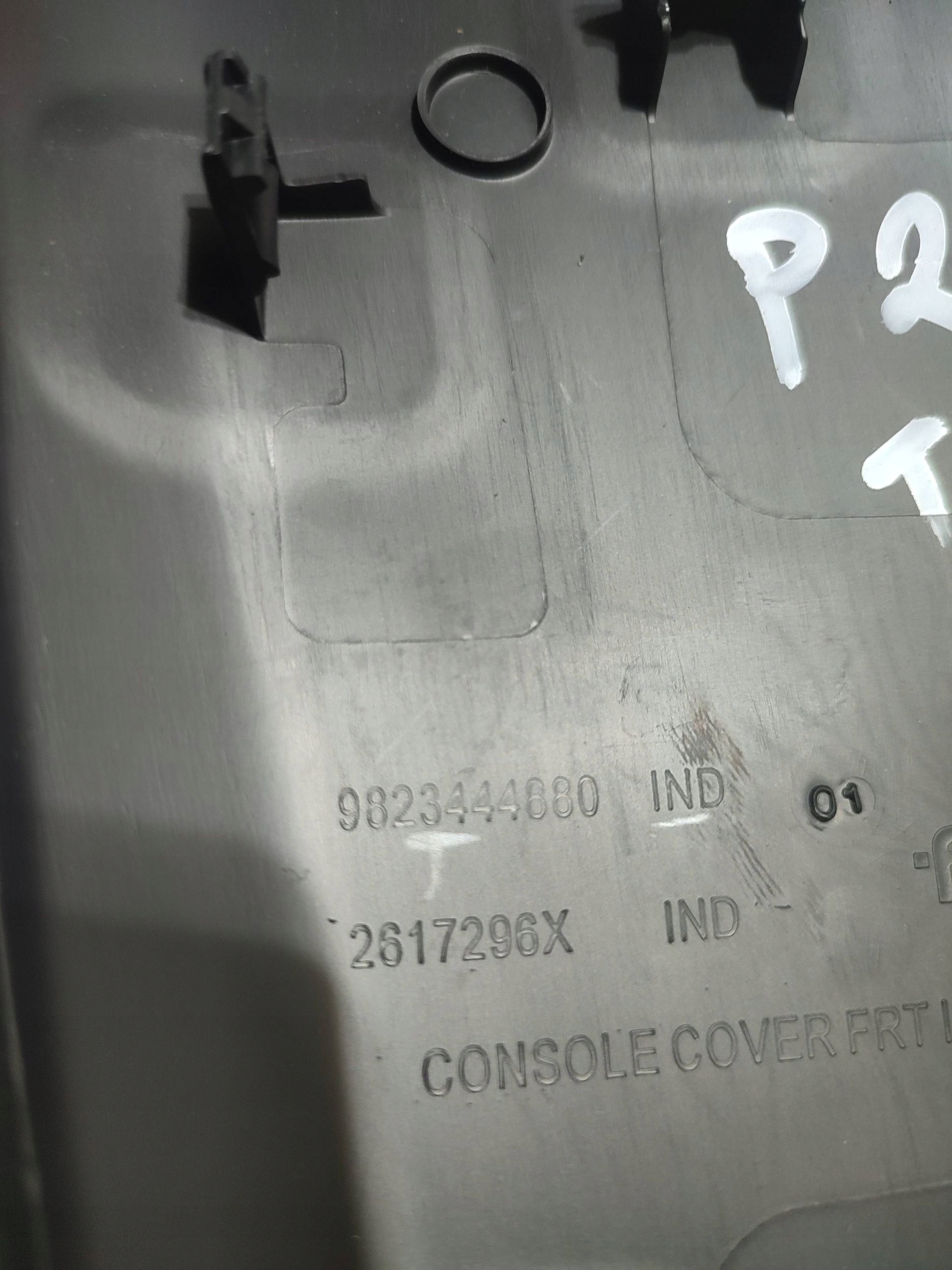 Peugeot 2008 II 2020 right side element tunelu srodkowego