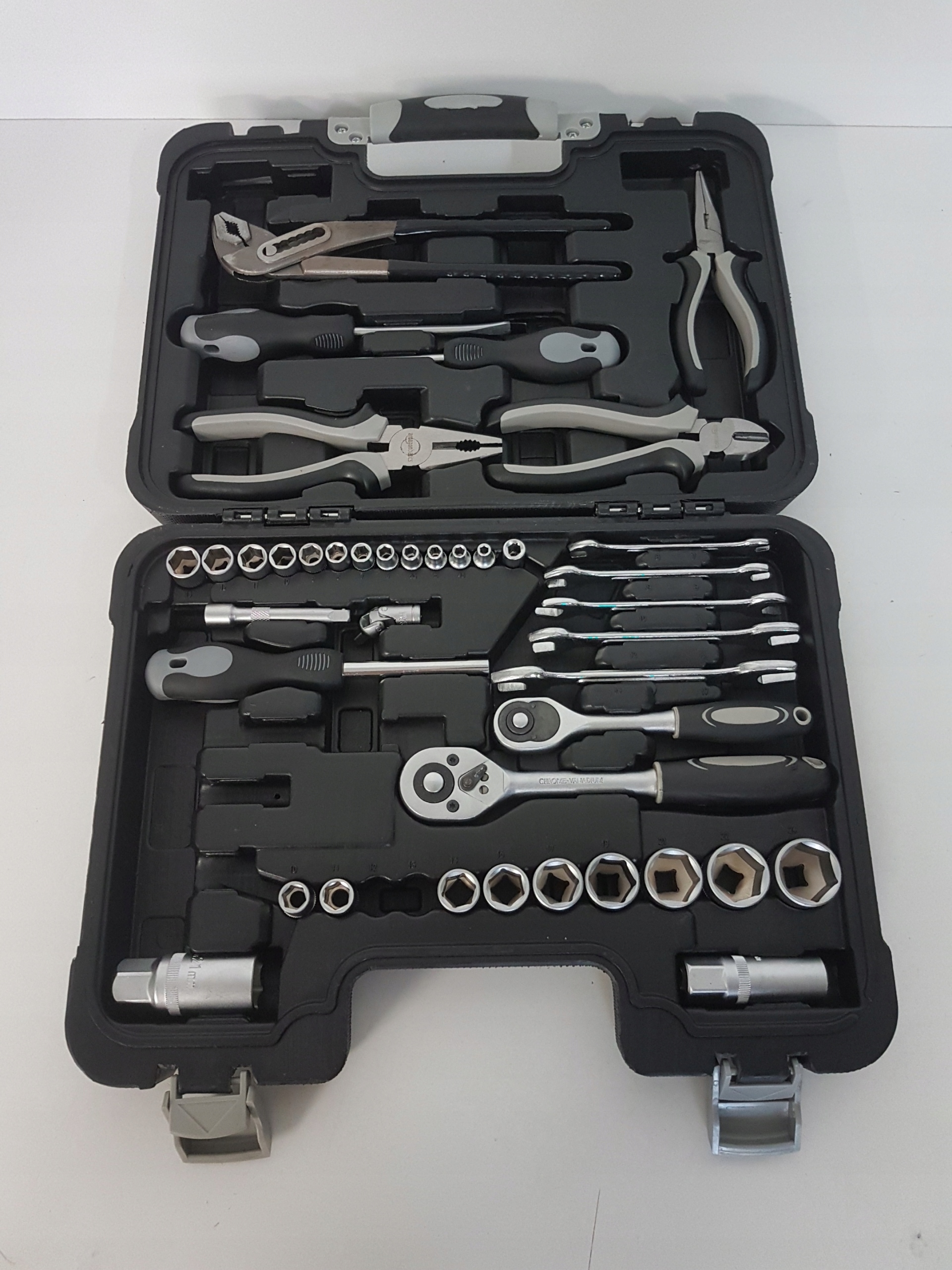 AmazonBasics Zestaw narzędzi w walizce Liczba elementów w zestawie 65