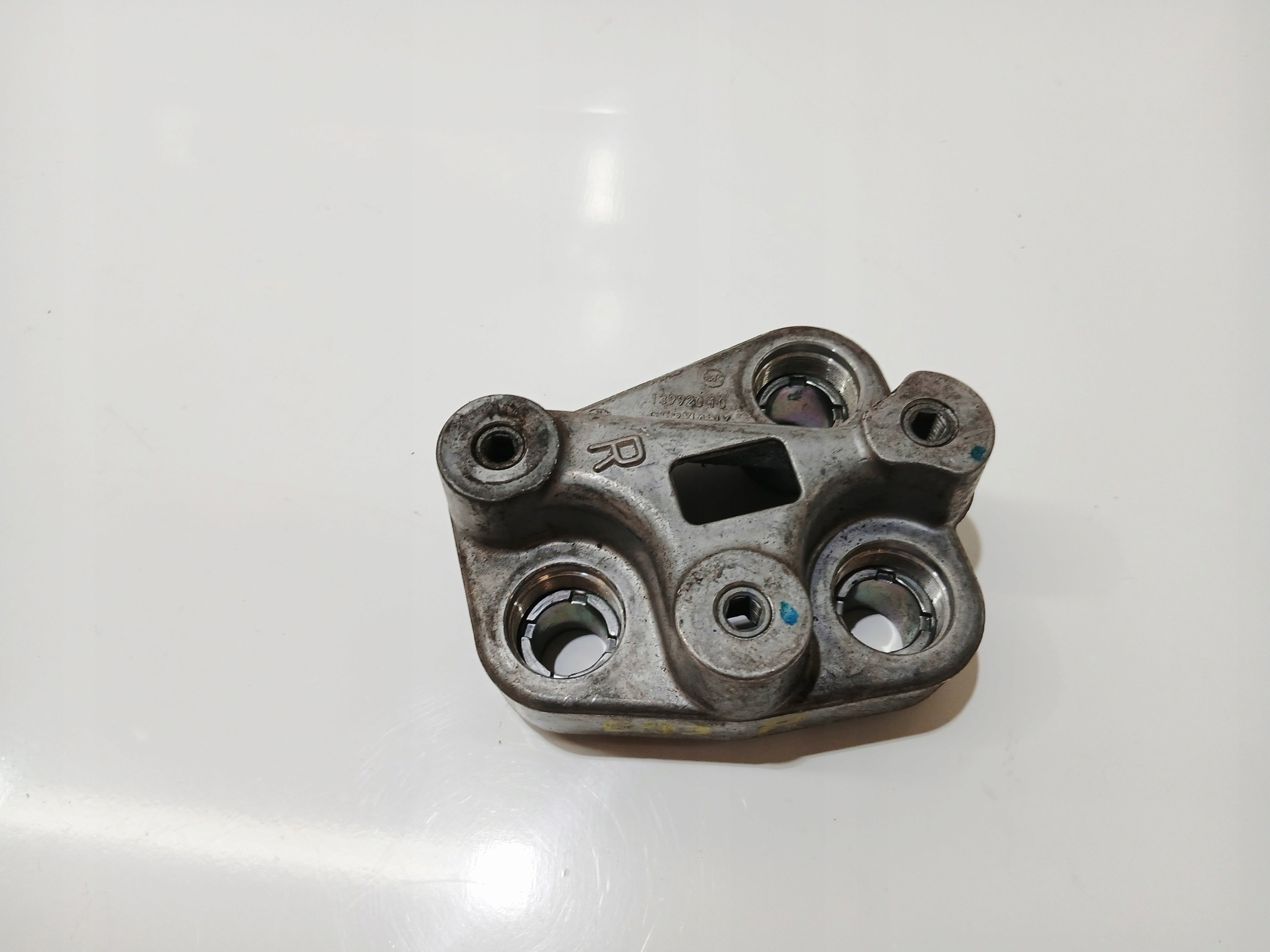 bracket LOZYSKA GLOWNEGO right BMW E93 7157756