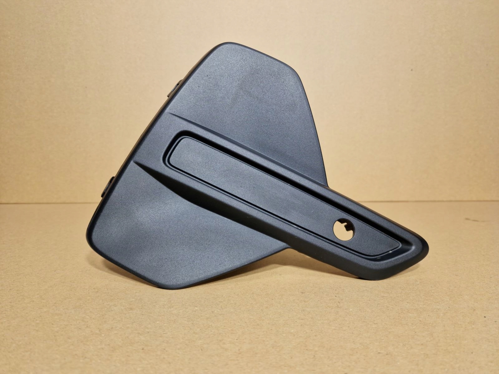 grid of a bumper right front VOLVO XC40 2022-2024