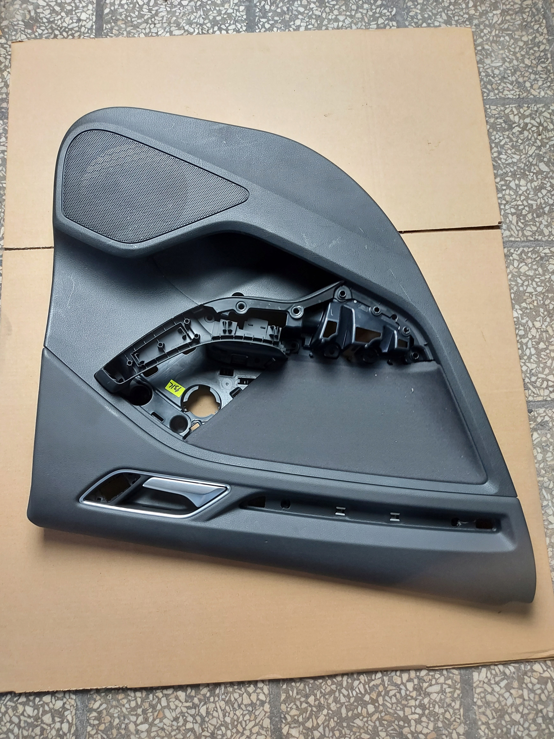 дверные карты кожа Audi OE 8V4867305