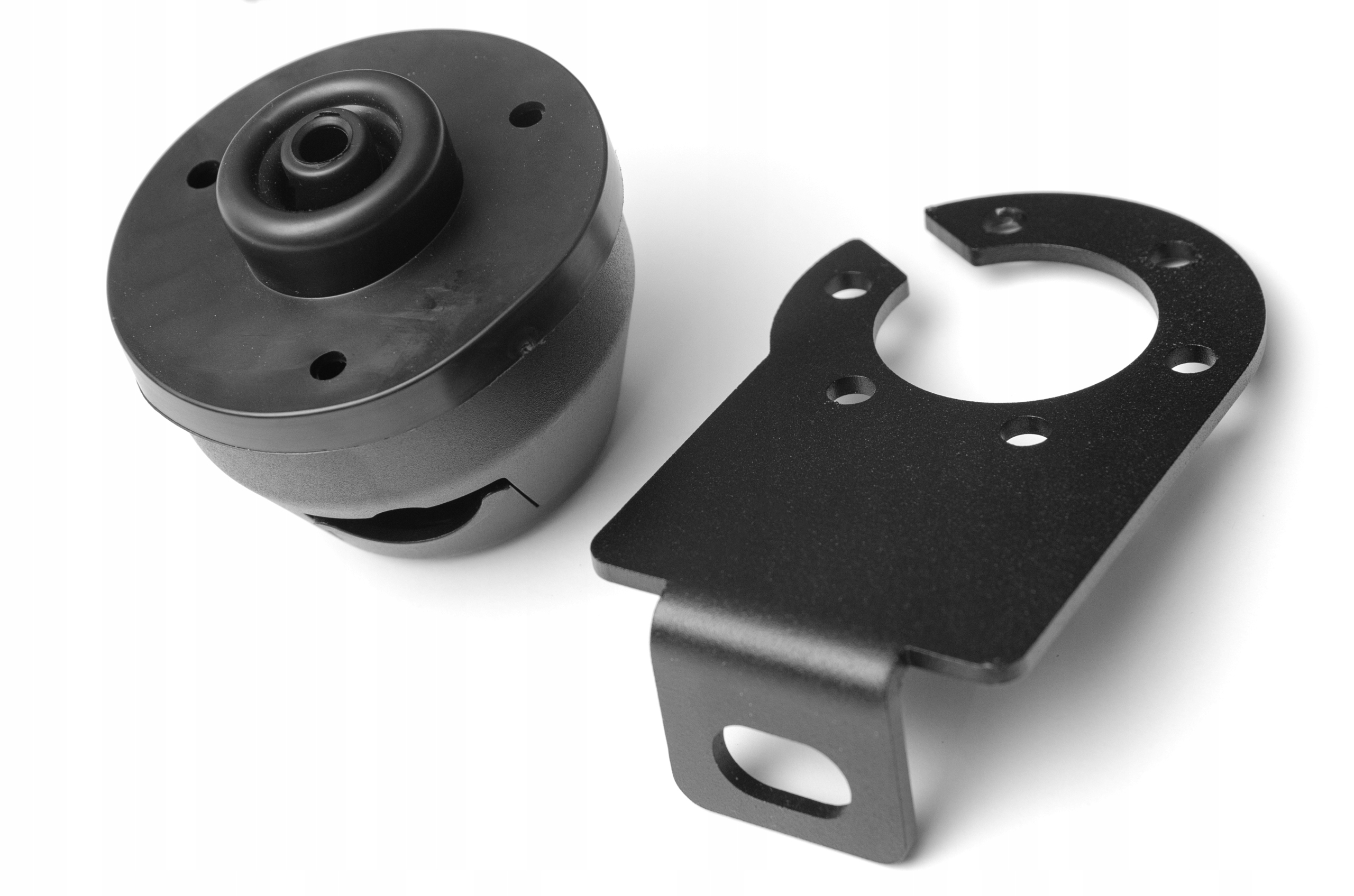 GNIAZDO PRZYCZEPY + USZCZELKA + MOCOWANIE + ŚRUBY Producent inny