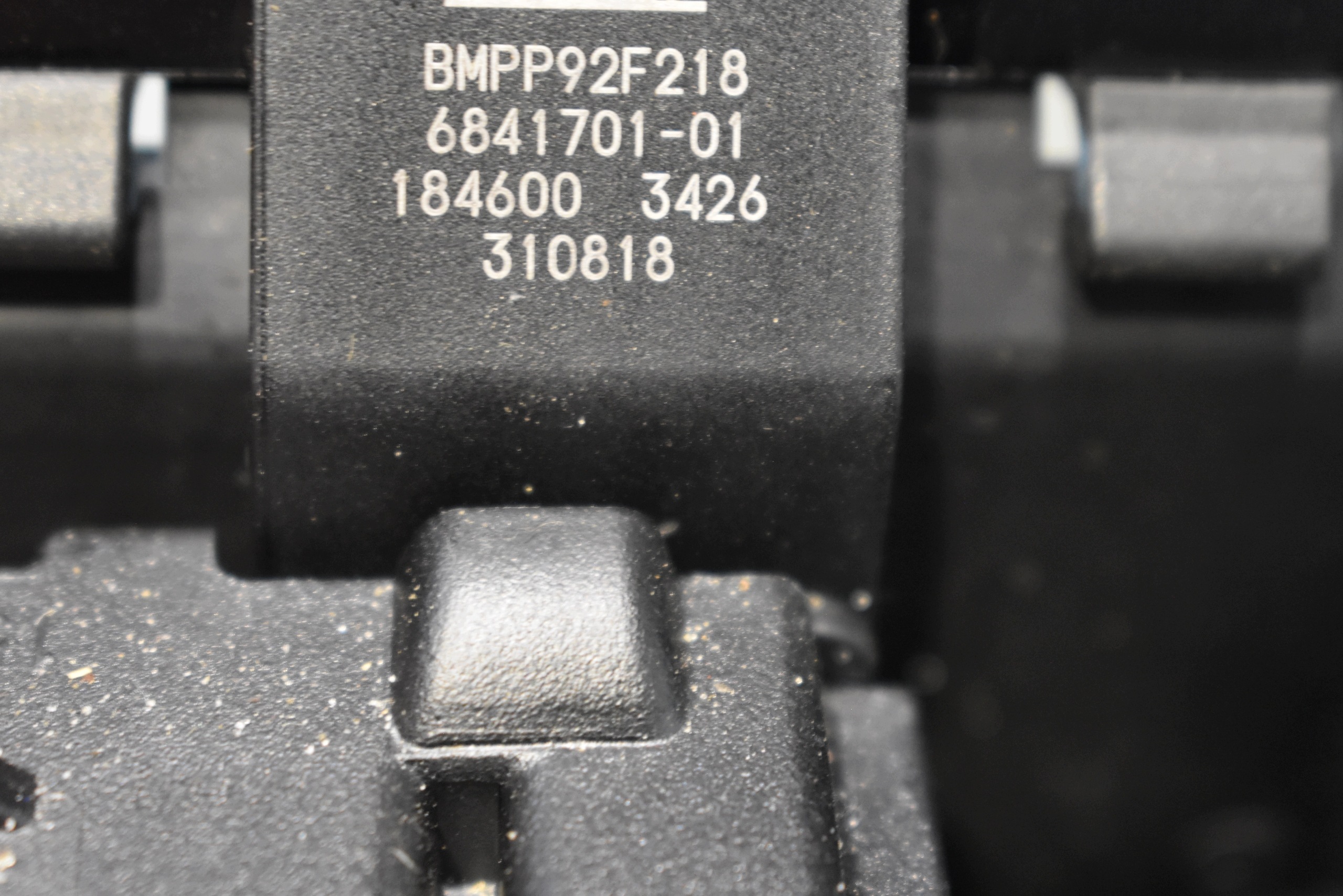 perfect condition compartment distribution power supply BMW G01 G02 6841701 1