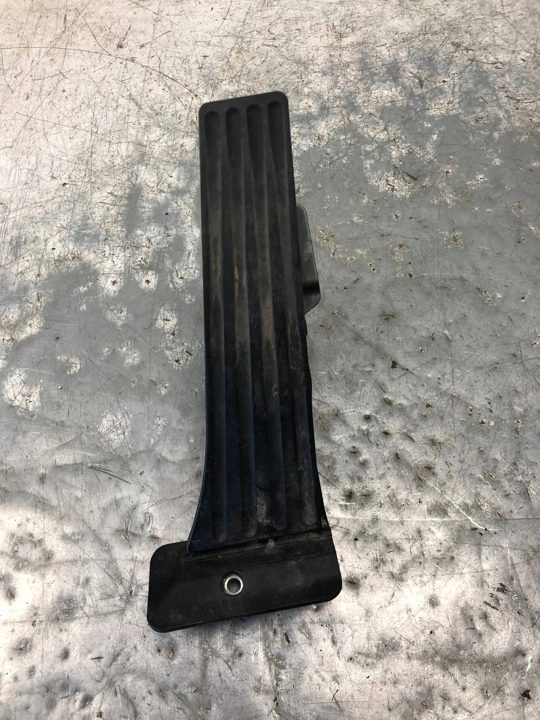 педаль газа потенциометр BMW F30 РЕСТАЙЛИНГ 6853176