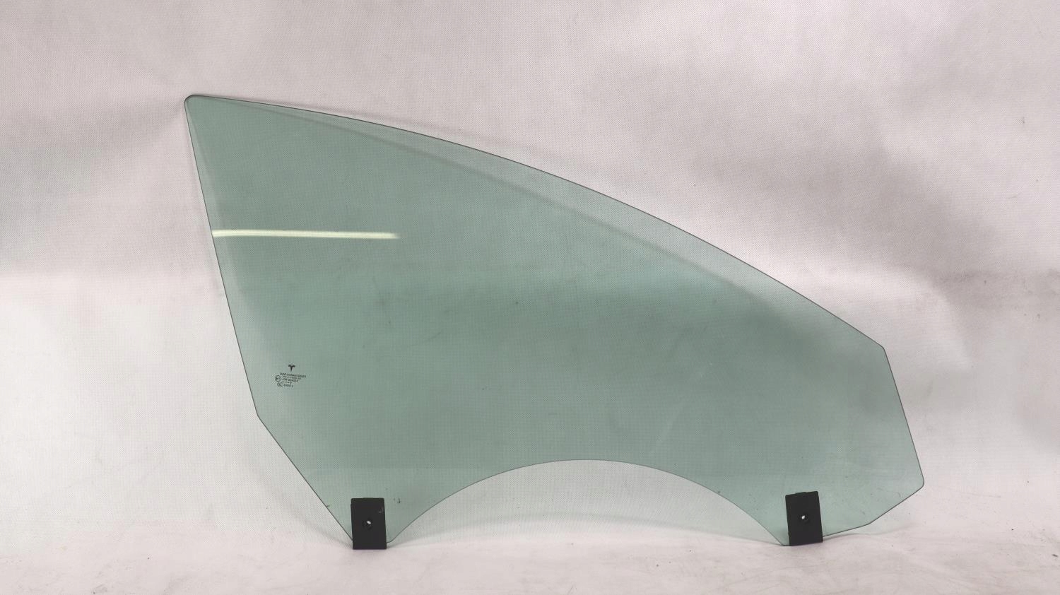 TESLA MODEL 3 SZYBA DRZWI PRAWA PRZÓD 1077901-99-A Strona zabudowy przód - prawa