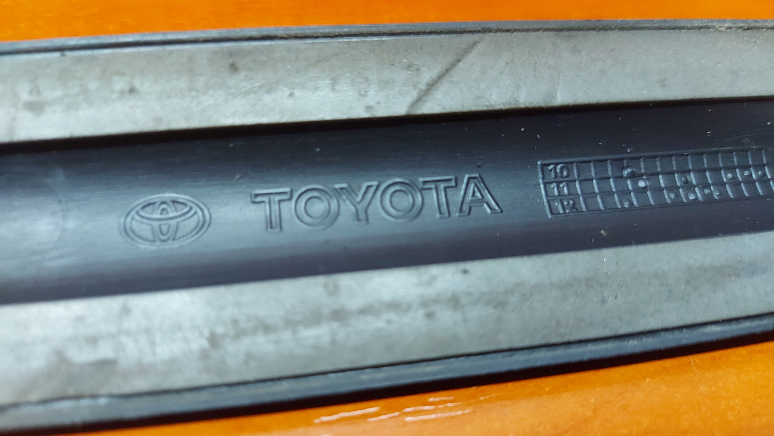 moulding door left front TOYOTA YARIS III
