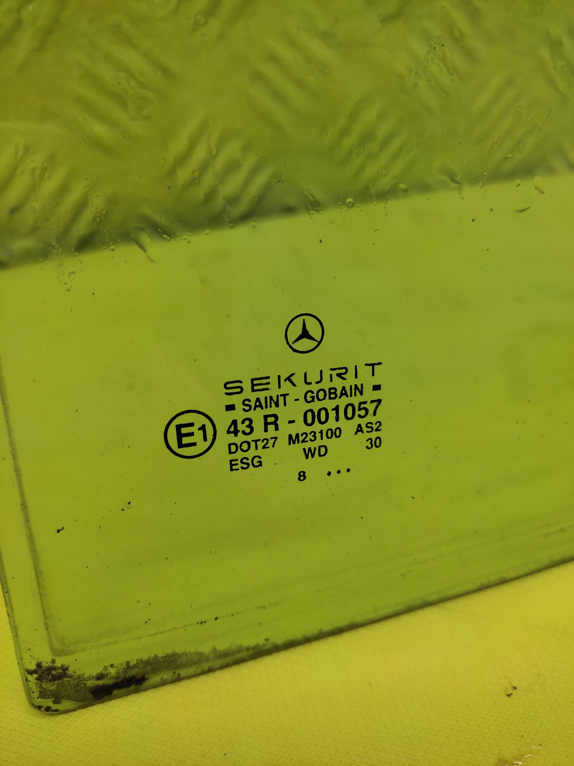 MERCEDES C 220 window door left rear part